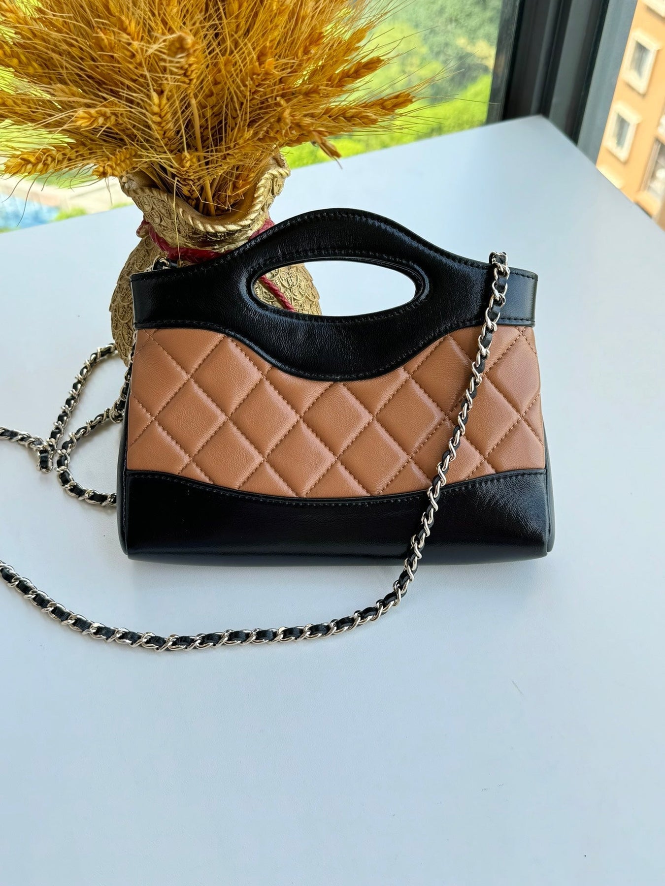 MINI SHOPPING BAG 20 IN BLACK MIX TAWNY BROWN LAMBSKIN GOLD-TONE METAL