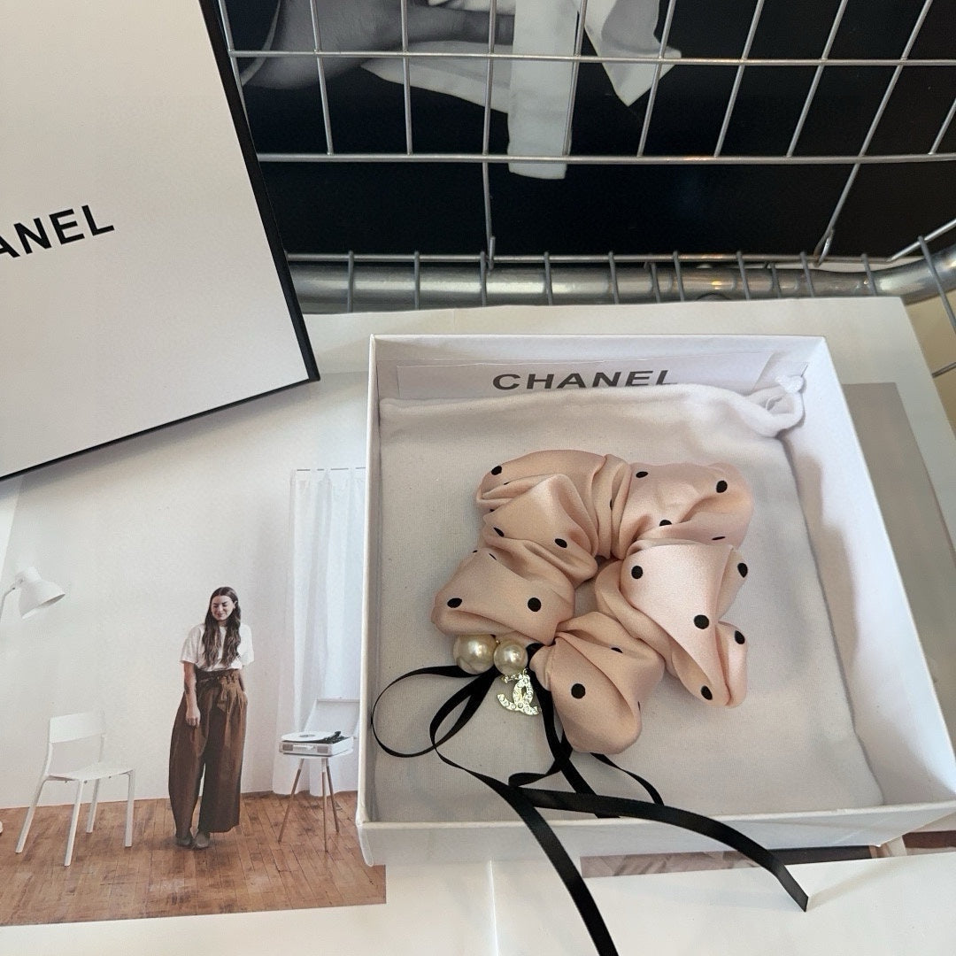 BLUSH PINK WRINKLE FABRIC SCRUNCHIE 358313