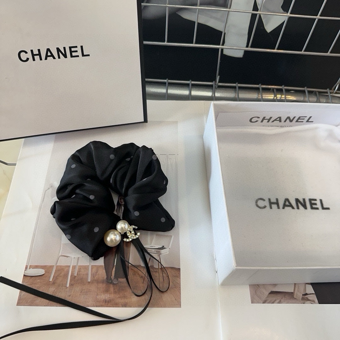 BLACK WRINKLE FABRIC SCRUNCHIE 358314