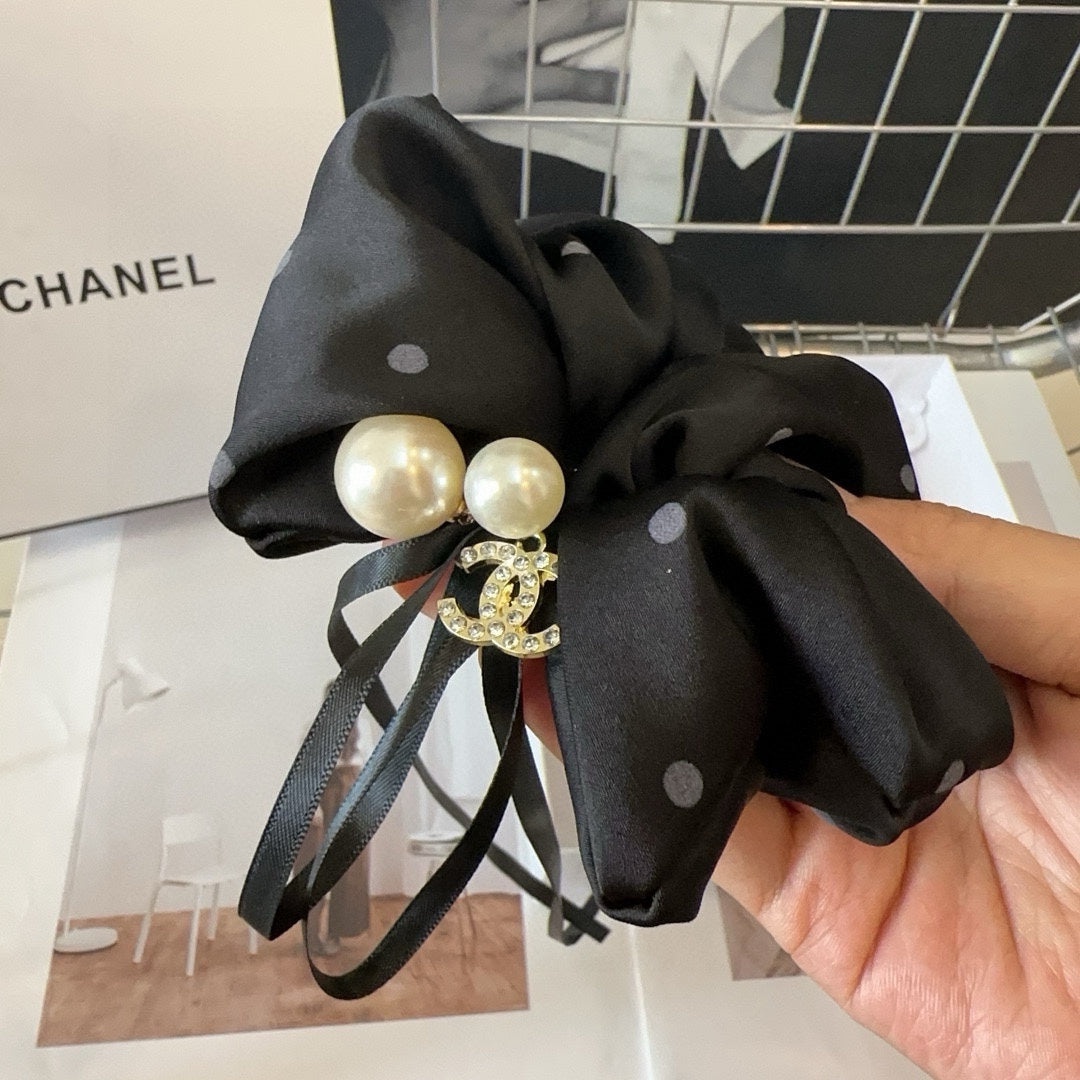 BLACK WRINKLE FABRIC SCRUNCHIE 358314