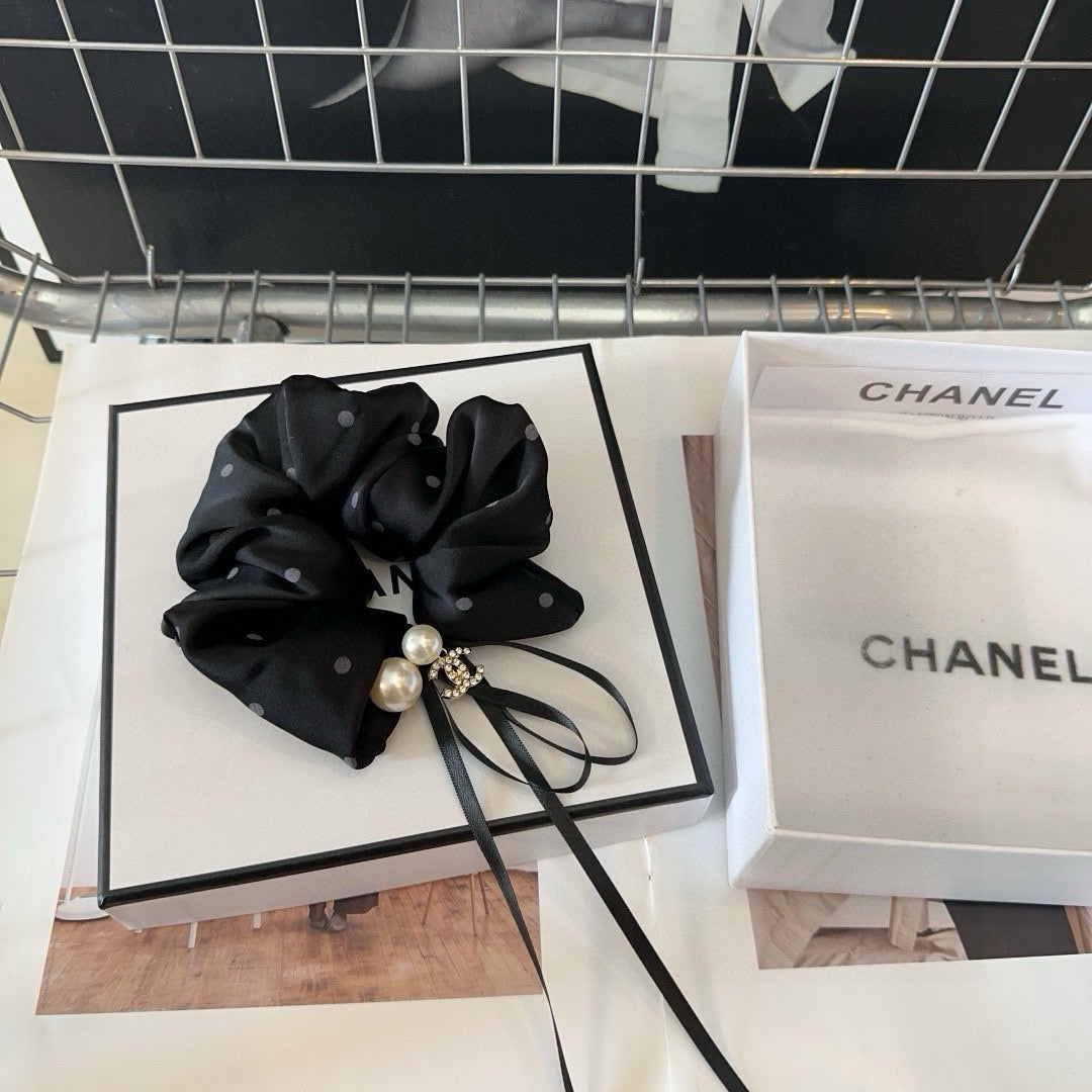 BLACK WRINKLE FABRIC SCRUNCHIE 358314