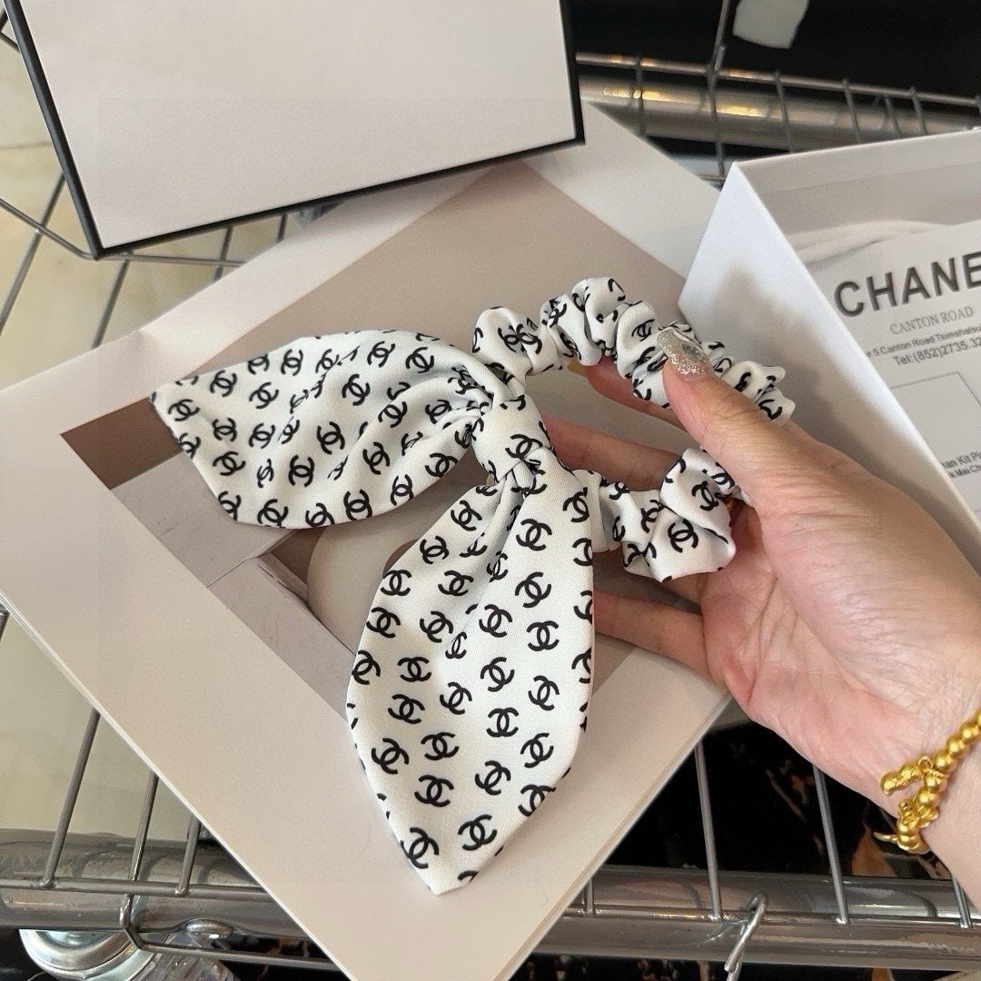 BLACK MIX WHITE MONOGRAM SILK SCRUNCHIES 432896
