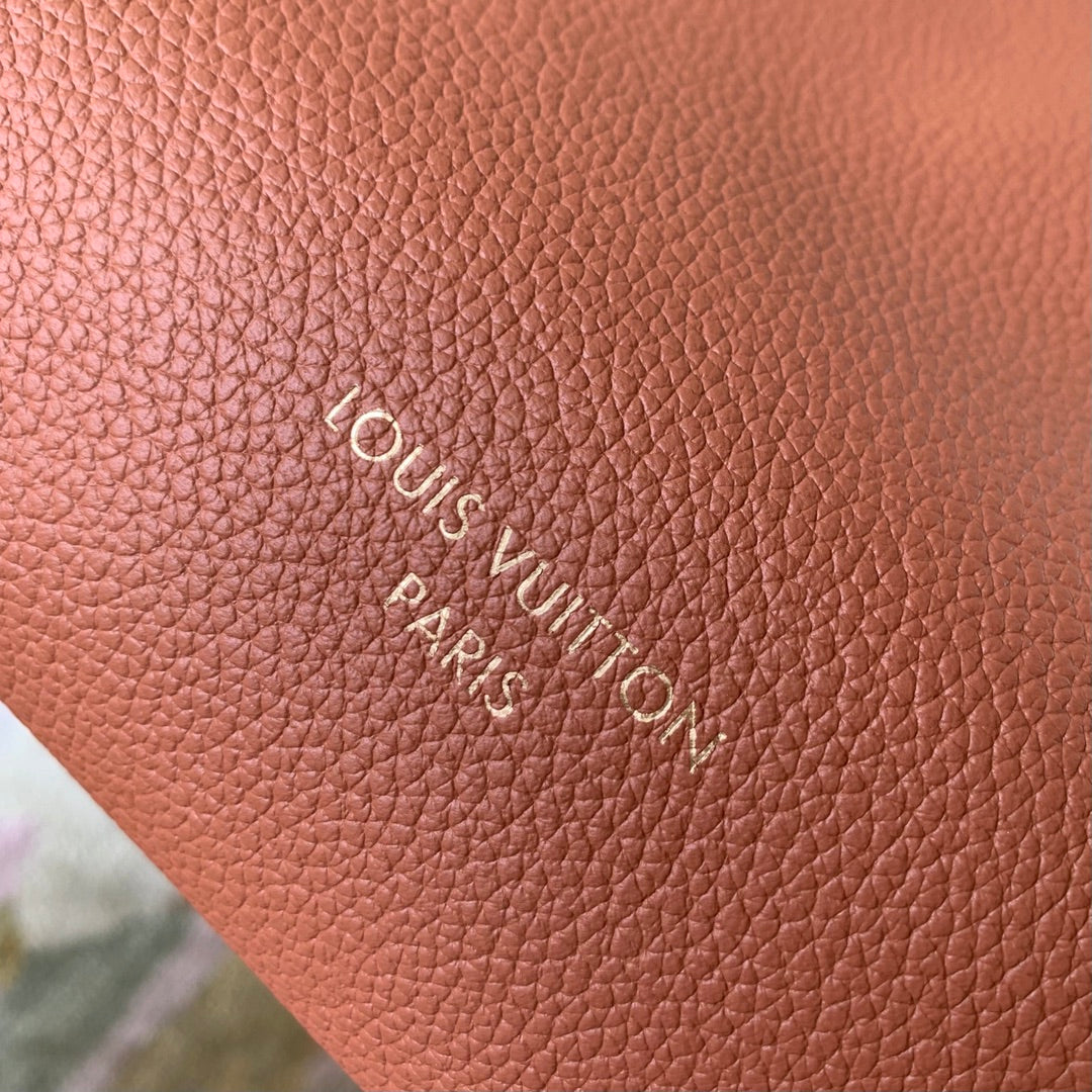 LOW KEY CABAS MM BAG 47 IN TAWNY BROWN GRAINED CALFSKIN