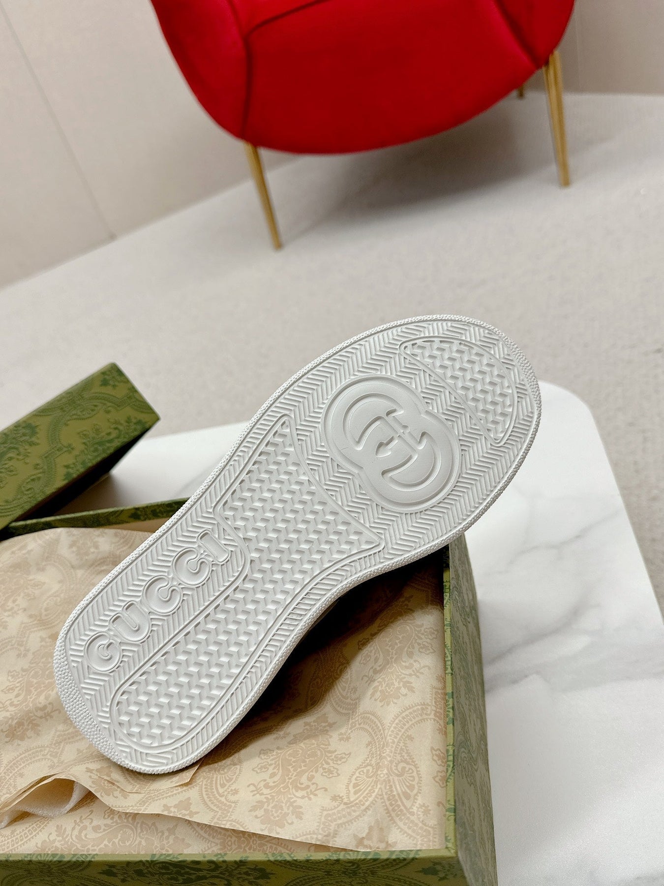 GG TRAINER WHITE CALFSKIN WITH PATTERN