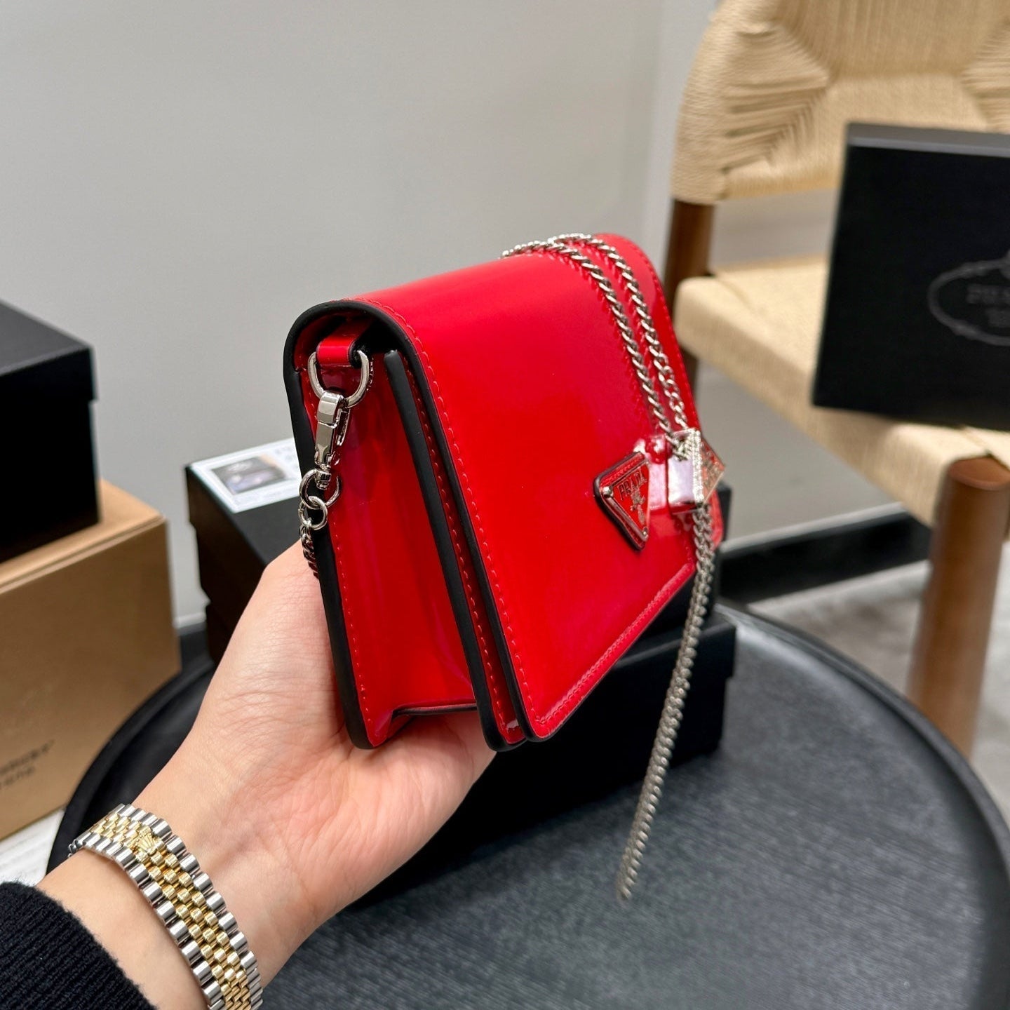 FLAP CLOSURE WALLET ON CHAIN 19 IN RED PATENT NAPPA LEATHER