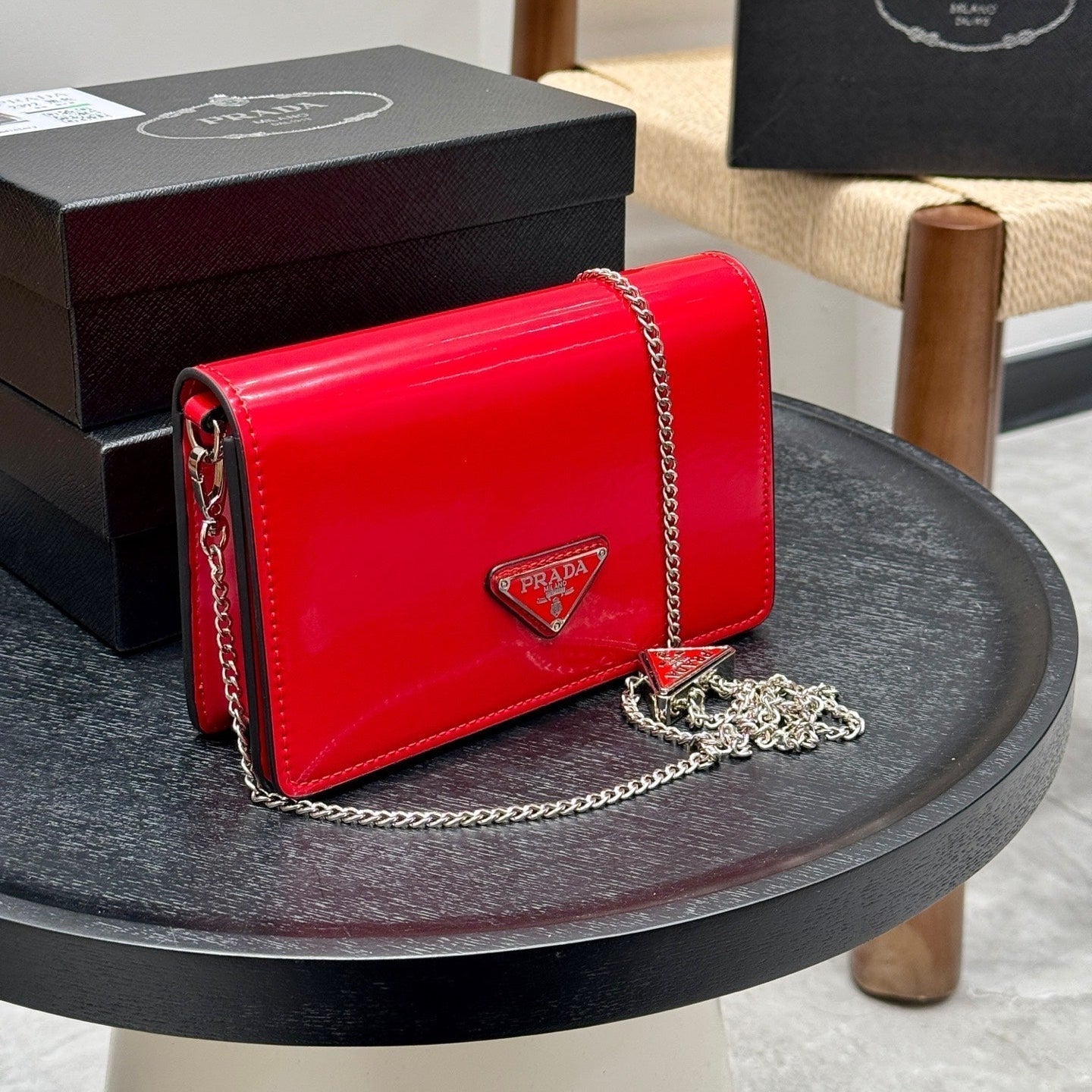FLAP CLOSURE WALLET ON CHAIN 19 IN RED PATENT NAPPA LEATHER