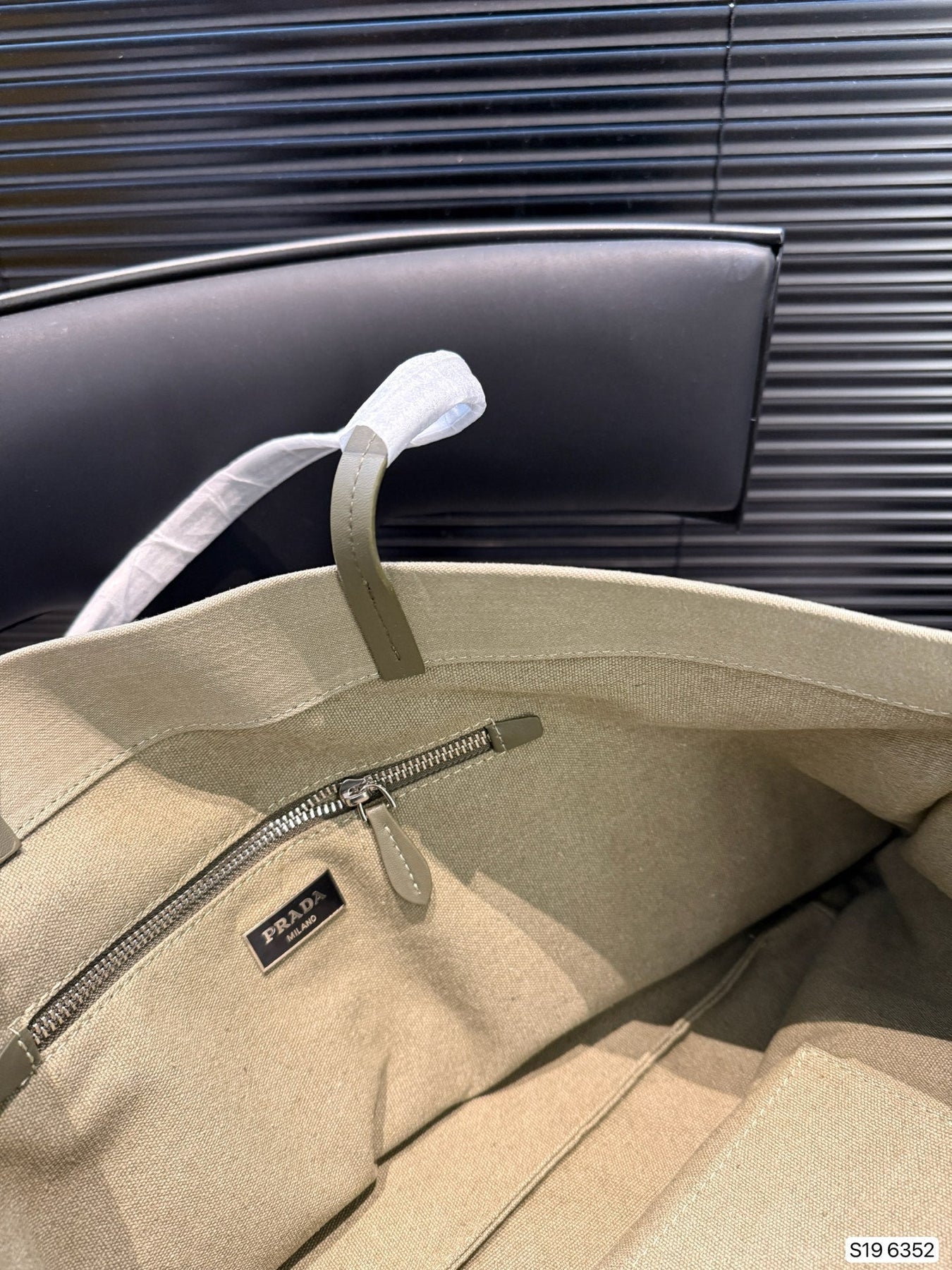 LARGE TOTE BAG 38 IN BAJA WHITE RE-NYLON