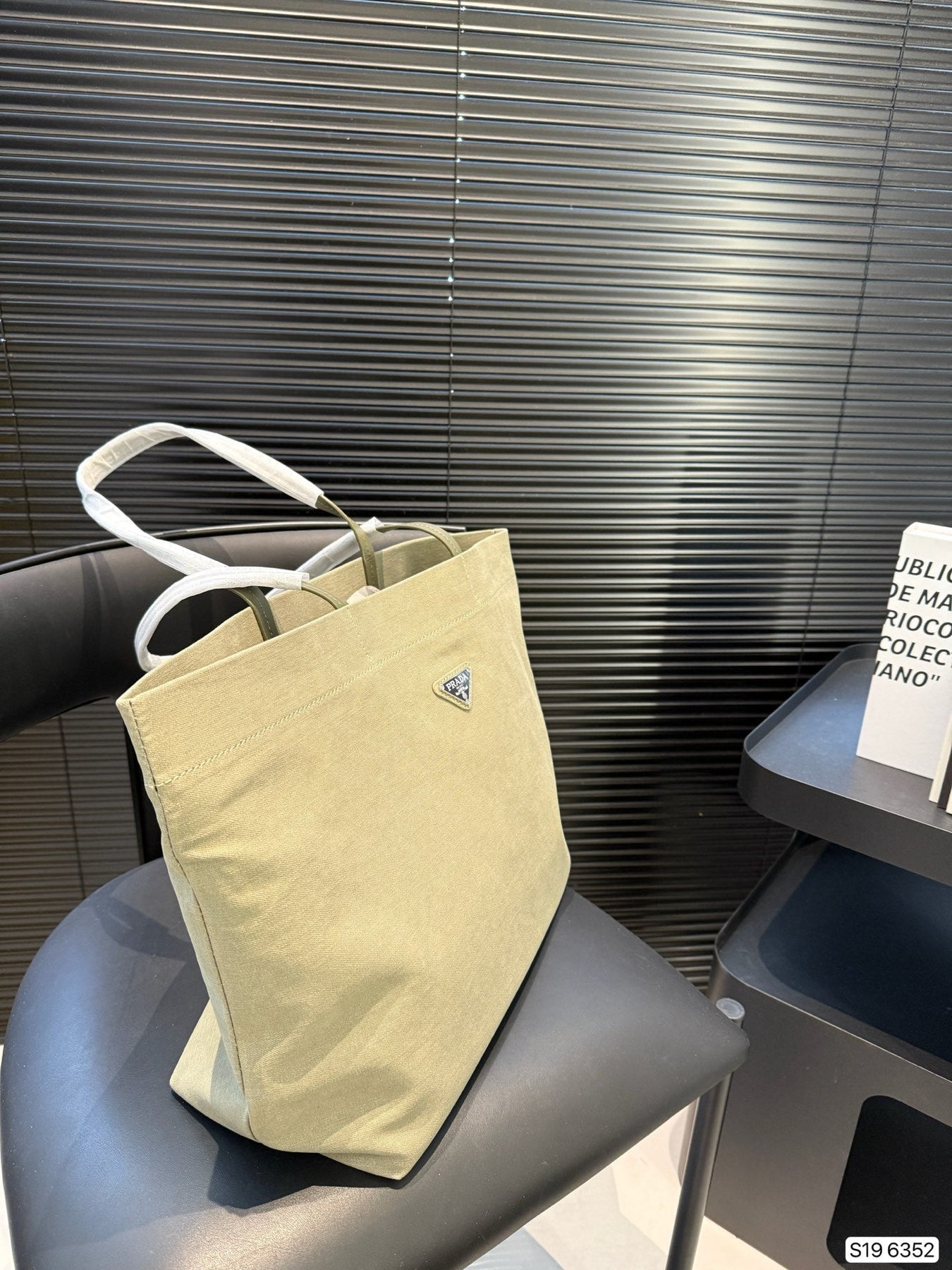 LARGE TOTE BAG 38 IN BAJA WHITE RE-NYLON