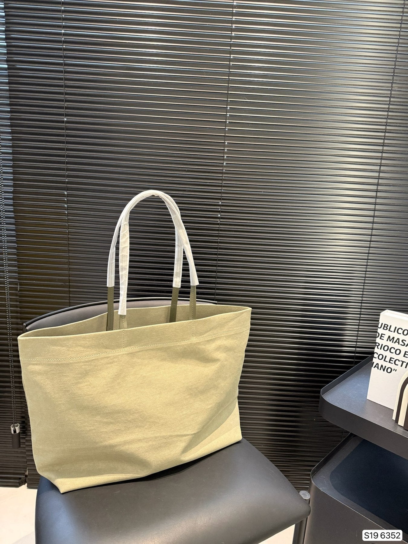 LARGE TOTE BAG 38 IN BAJA WHITE RE-NYLON