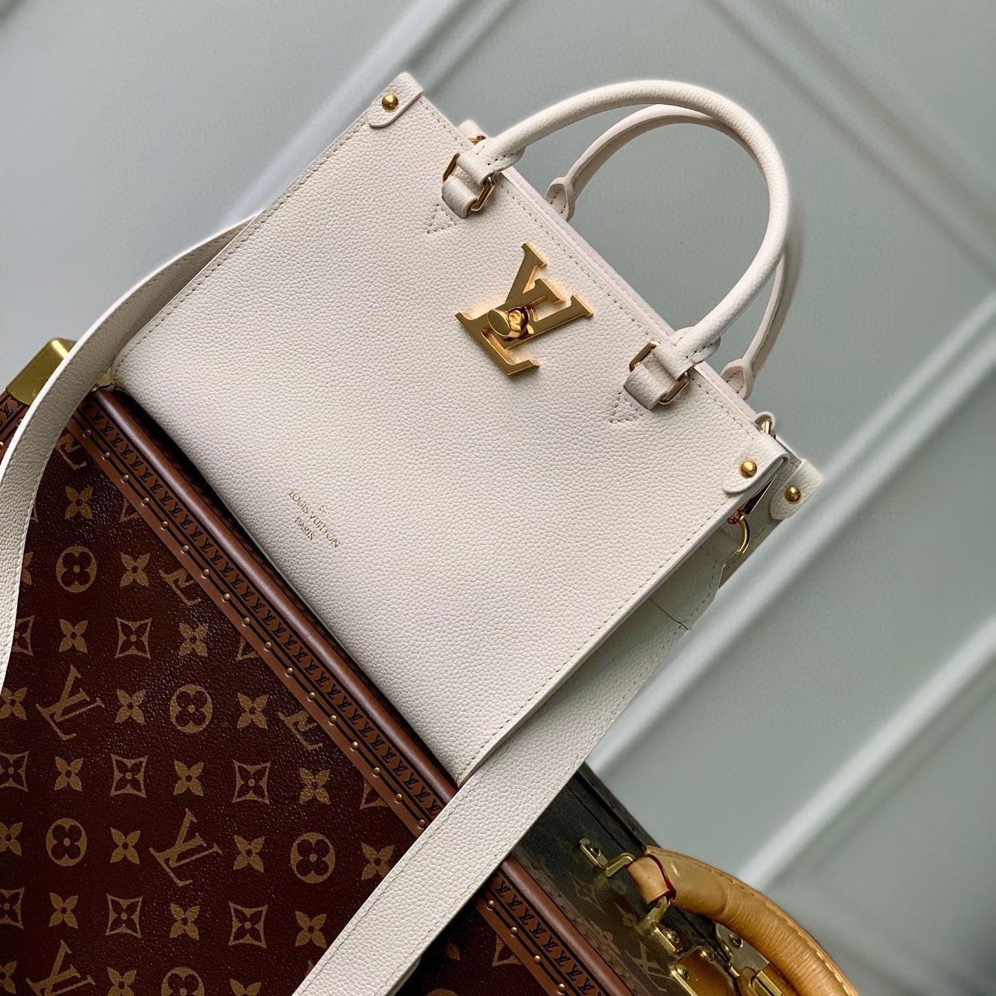 LOCK & GO BAG 24 IN QUARTZ BEIGE GRAIN CALFSKIN