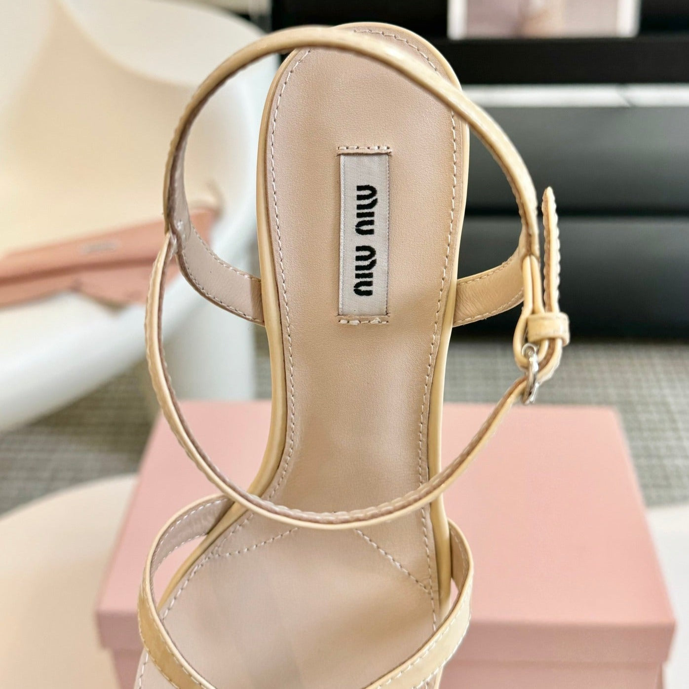 High Heels With Bows Butter Color Glossy Leather