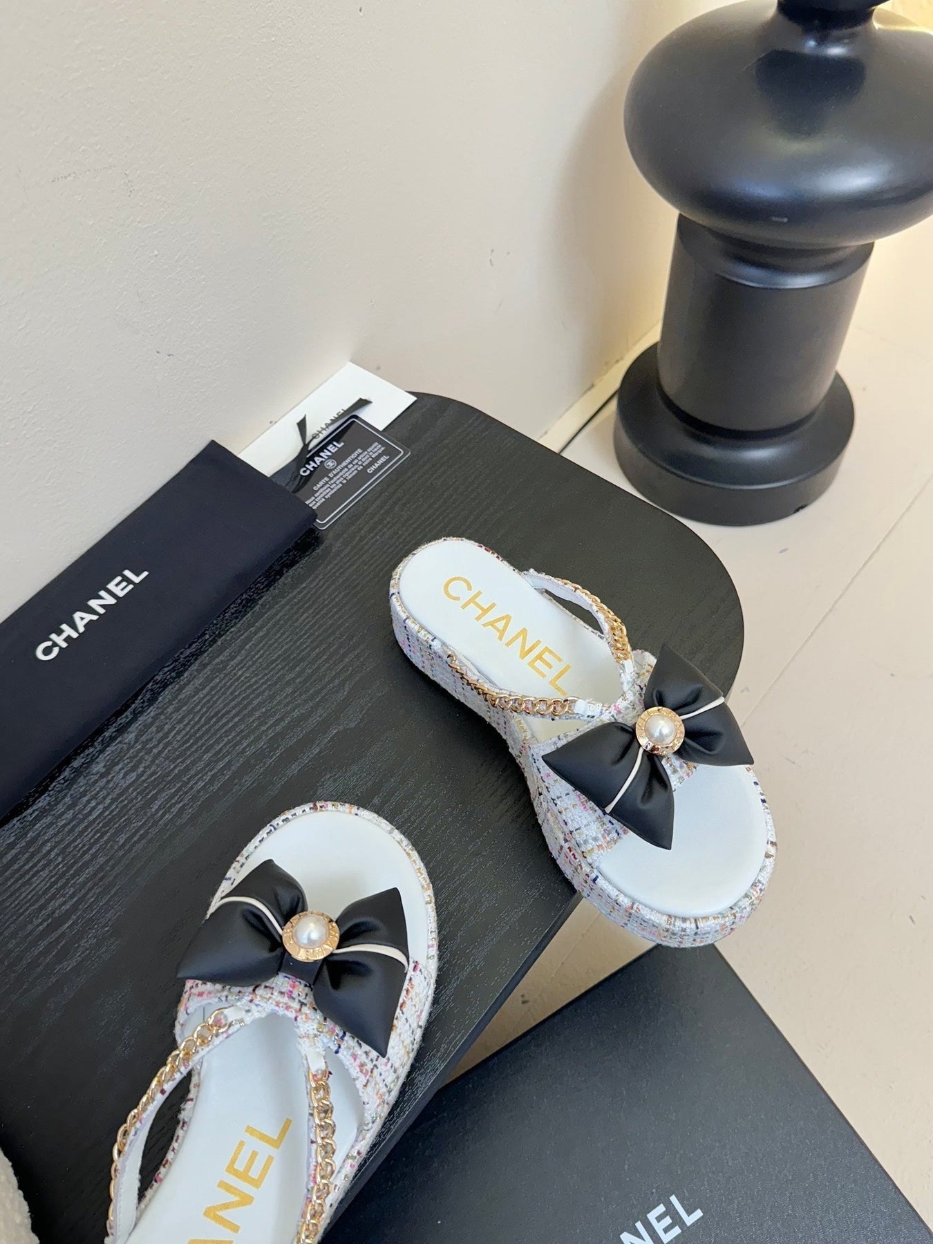 PLATFORM FLIP-FLOPS IN WHITE TWEED FABRIC