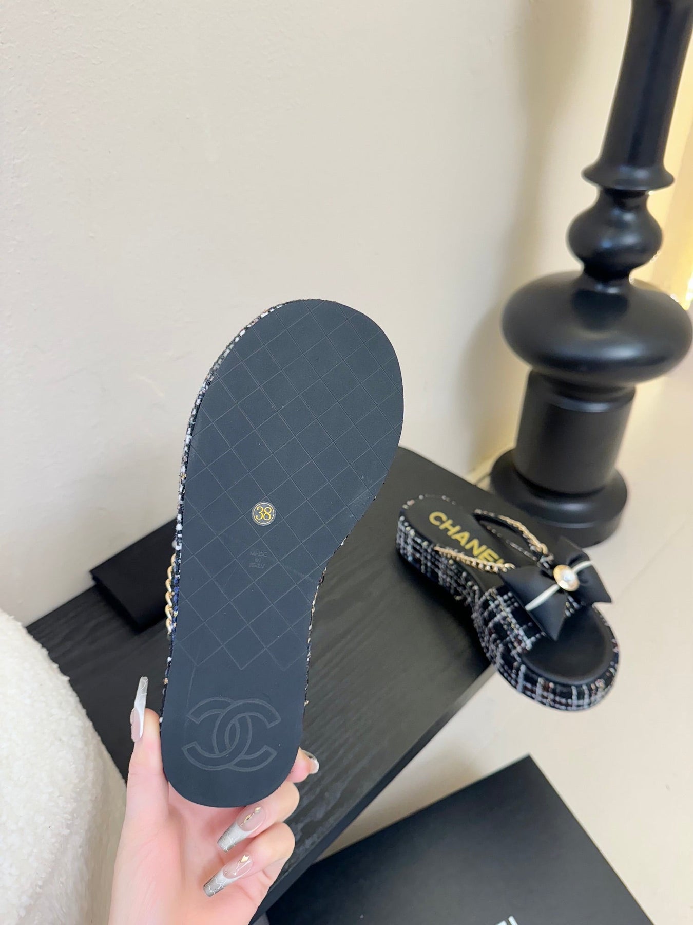 PLATFORM FLIP-FLOPS IN BLACK TWEED FABRIC