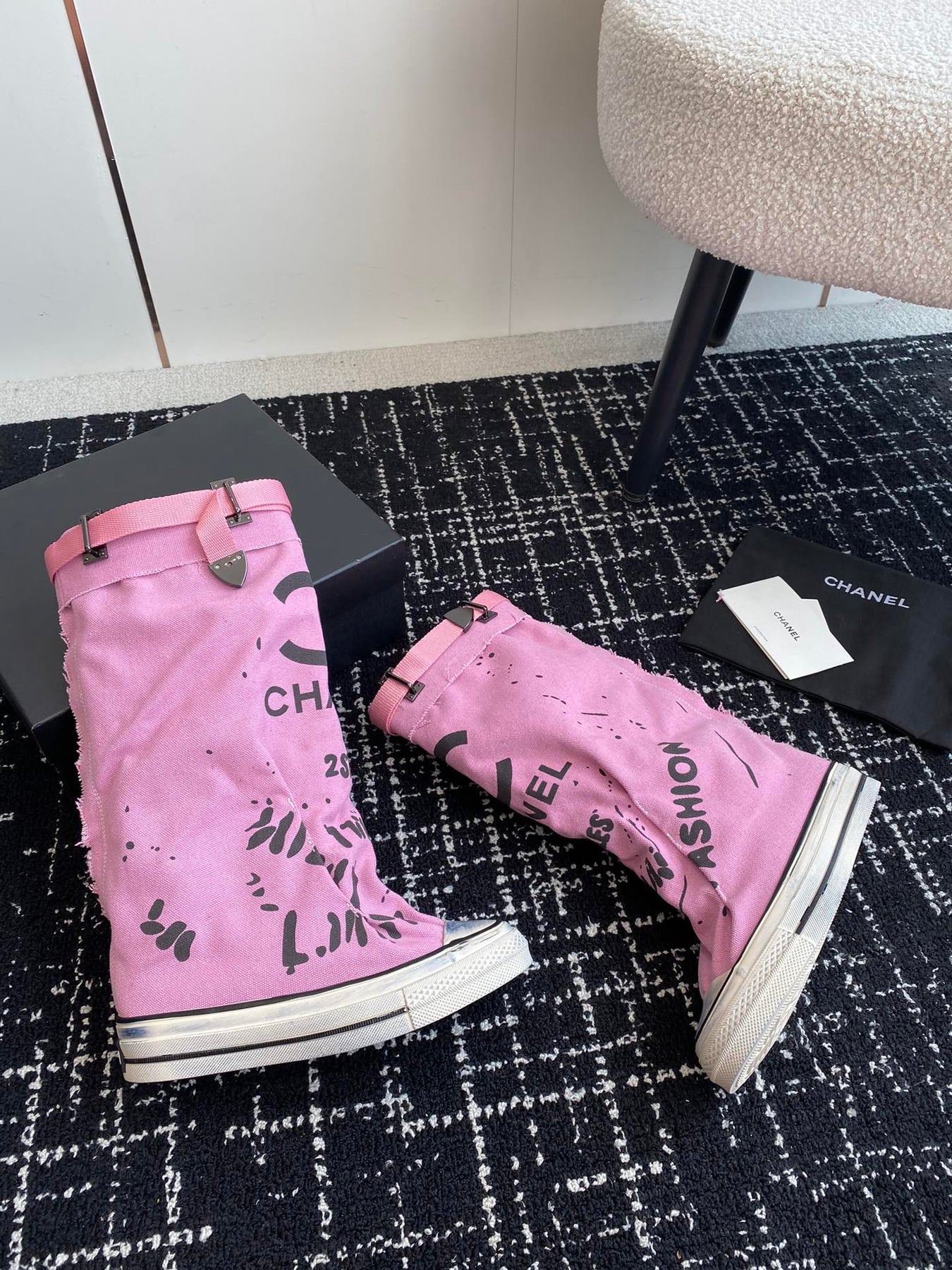 HIGH BOOTS IN HOT PINK CANVAS