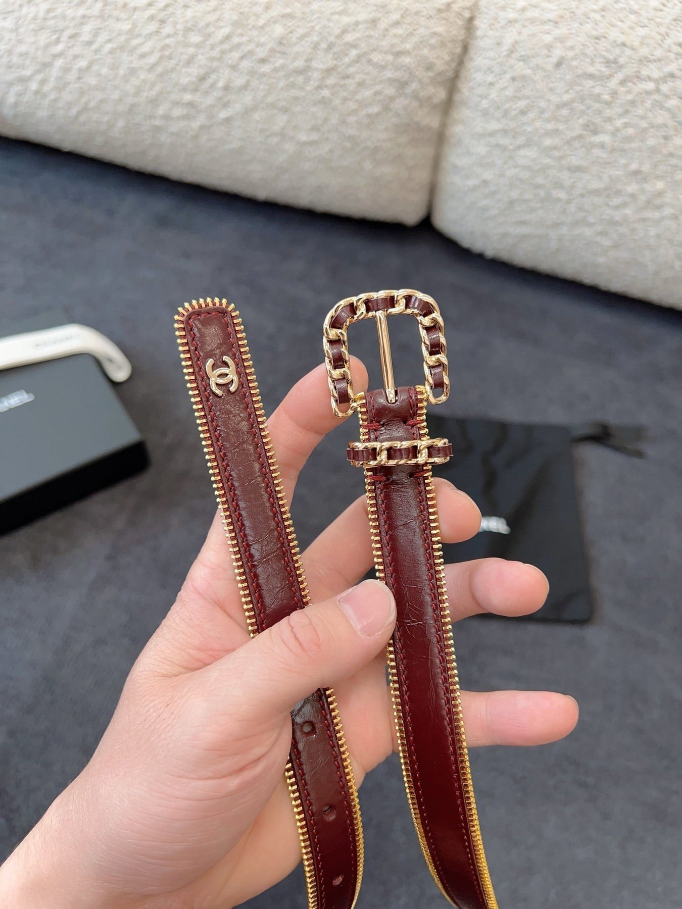BELT 20MM IN WINE RED CALFSKIN WITH INTERWOVEN CHAIN BUCKLE ZIPPER IN TRIM GOLD HARDWARE