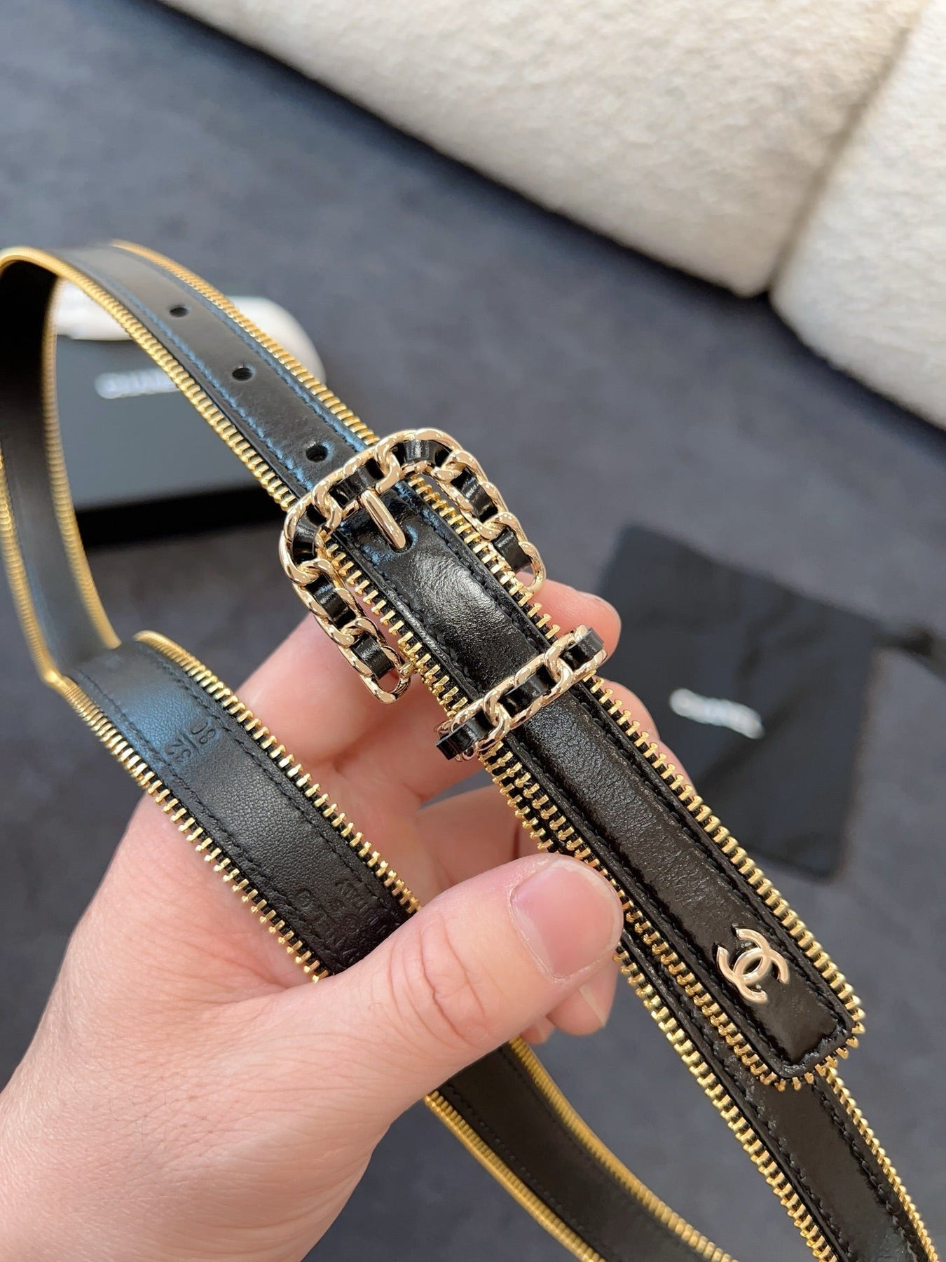 BELT 20MM IN BLACK CALFSKIN WITH INTERWOVEN CHAIN BUCKLE ZIPPER IN TRIM GOLD HARDWARE