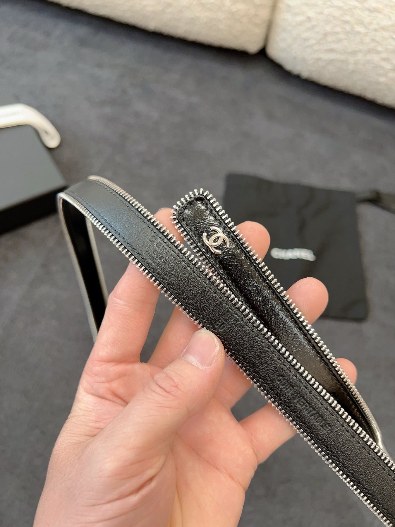 BELT 20MM IN BLACK CALFSKIN WITH INTERWOVEN CHAIN BUCKLE ZIPPER IN TRIM