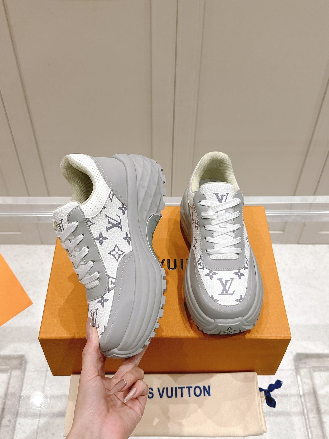 RUN AWAY SNEAKER IN DOVE GRAY MIX WHITE CALFSKIN
