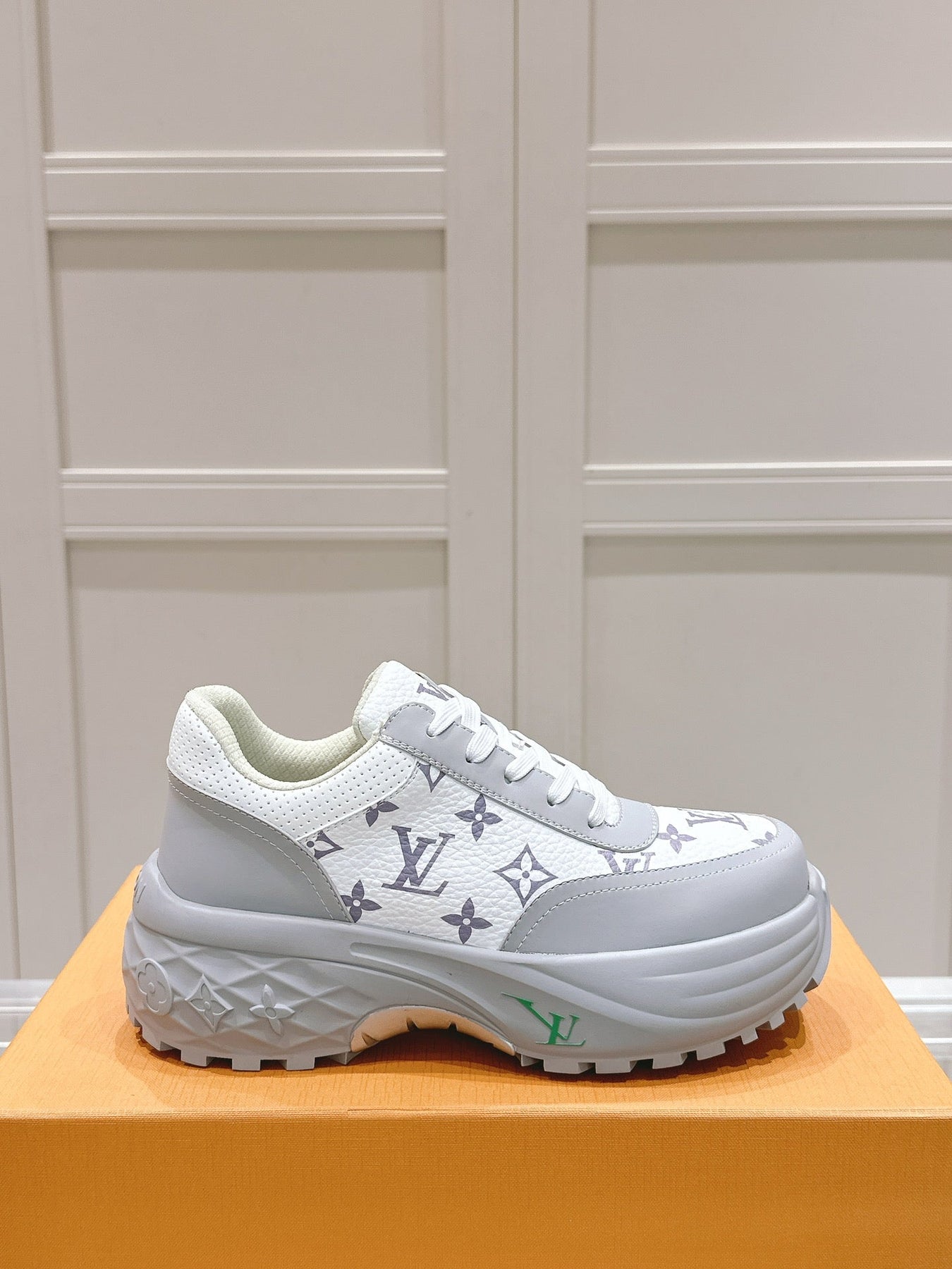 RUN AWAY SNEAKER IN DOVE GRAY MIX WHITE CALFSKIN
