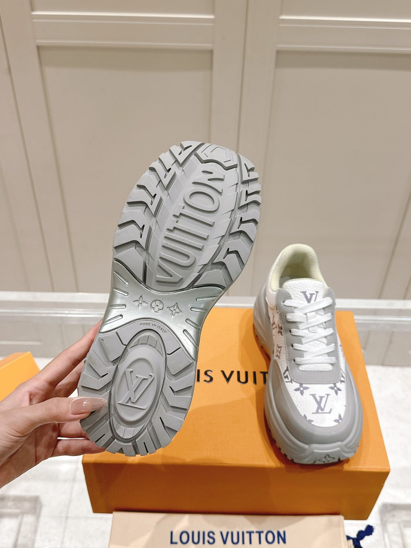 RUN AWAY SNEAKER IN DOVE GRAY MIX WHITE CALFSKIN
