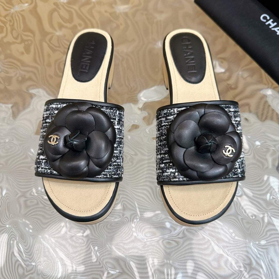 PLATFORM SLIPPERS WITH FLOWER IN BLACK LAMBSKIN