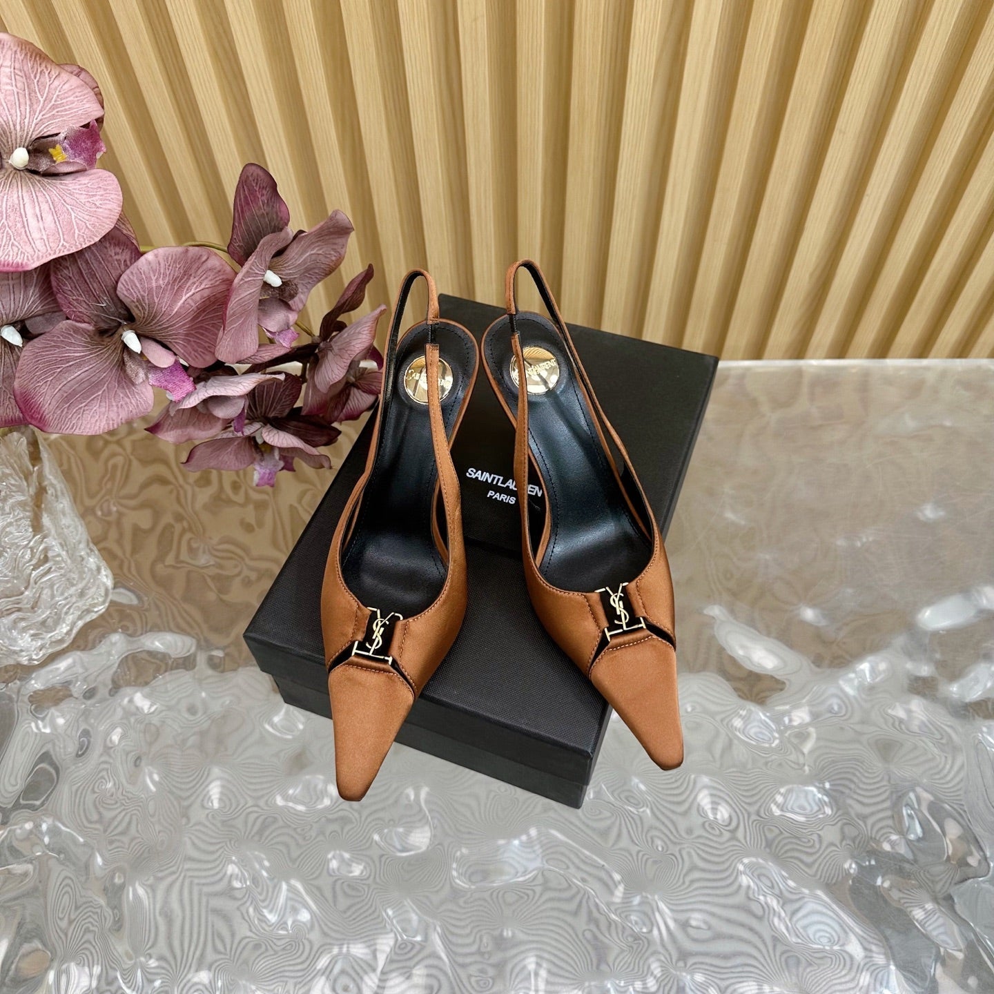 BABYLONE SLINGBACK PUMPS IN RUSTIC ORANGE SILK GOLD LOGO
