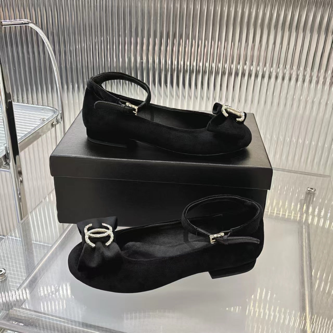 BOW MARY JANE SHOES IN BLACK VELVET