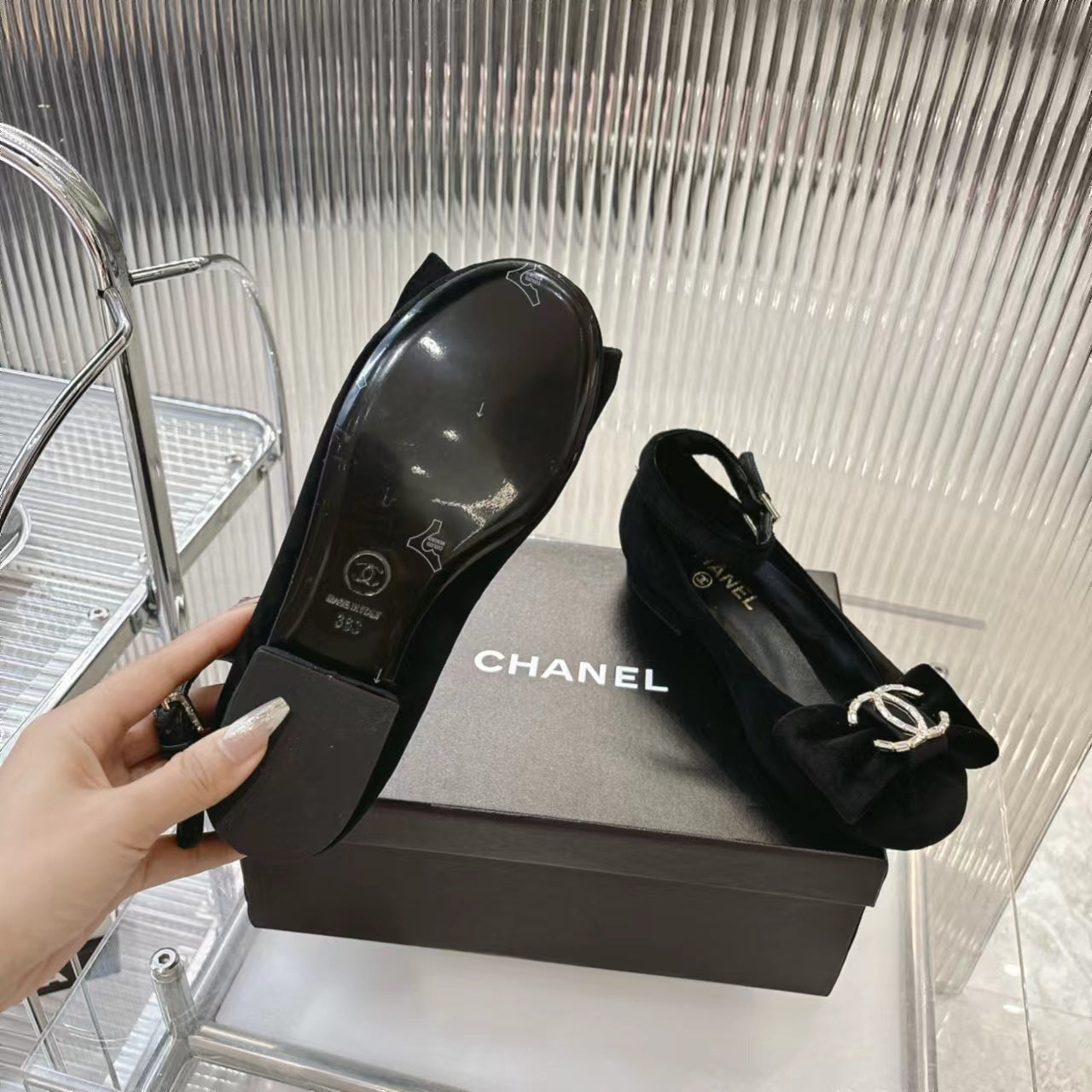 BOW MARY JANE SHOES IN BLACK VELVET