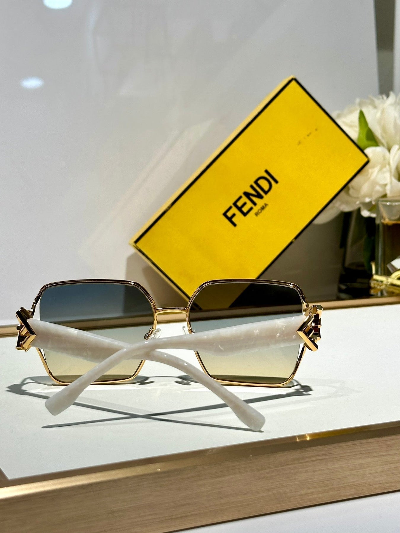 OVERSIZED FF DIAMONDS SQUARE FRAME SUNGLASSES FE40151U IN METAL