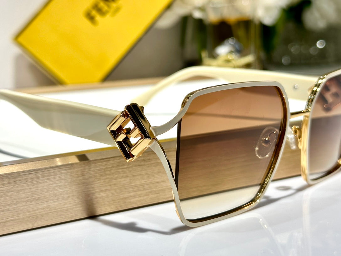 OVERSIZED FF DIAMONDS SQUARE FRAME SUNGLASSES FE40151U IN METAL