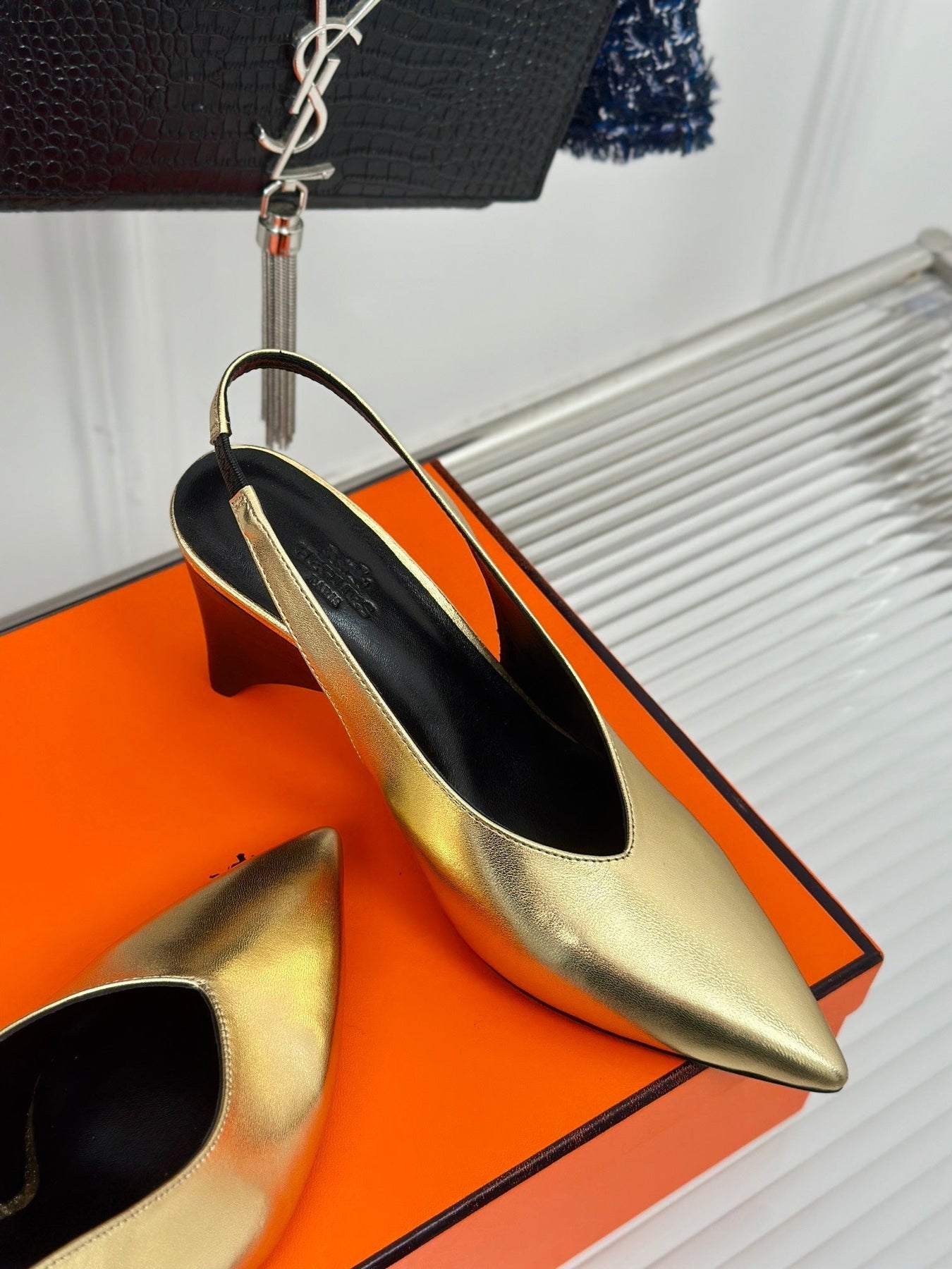 HIGH HEEL 75 MM POINTED- TOE SANDAL IN GOLD CALFSKIN