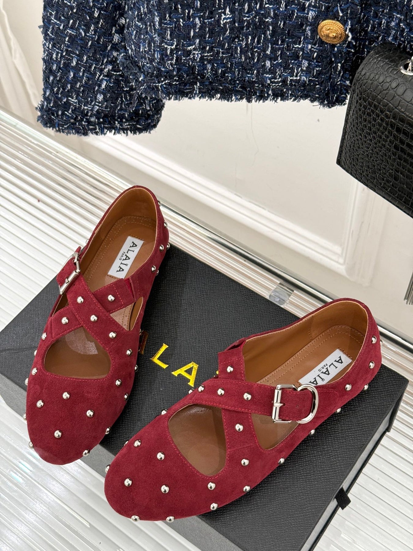 CROSSED STRAP BALLET FLATS IN BERRY RED SUEDE