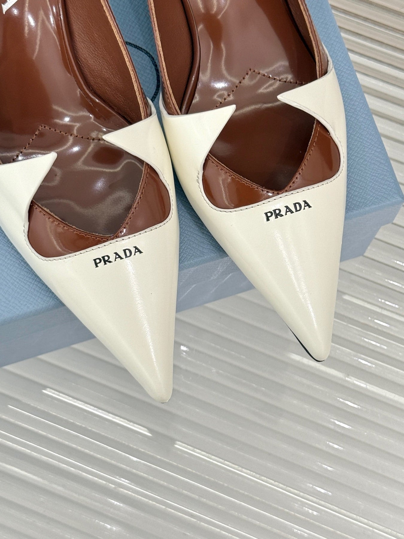 KITTEN HEEL PUMPS IN WHITE MIX BROWN CALFSKIN