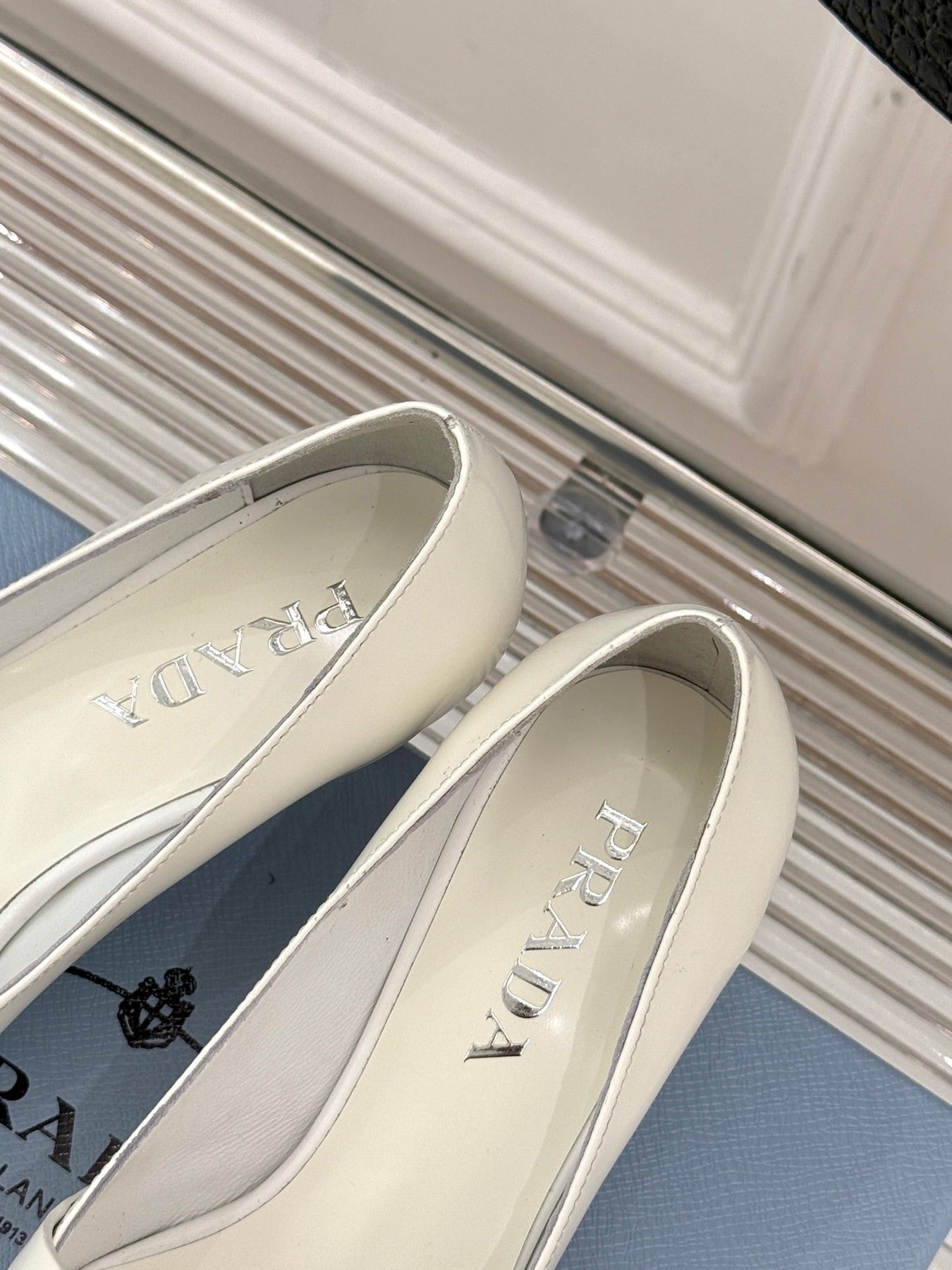 KITTEN HEEL PUMPS IN WHITE CALFSKIN