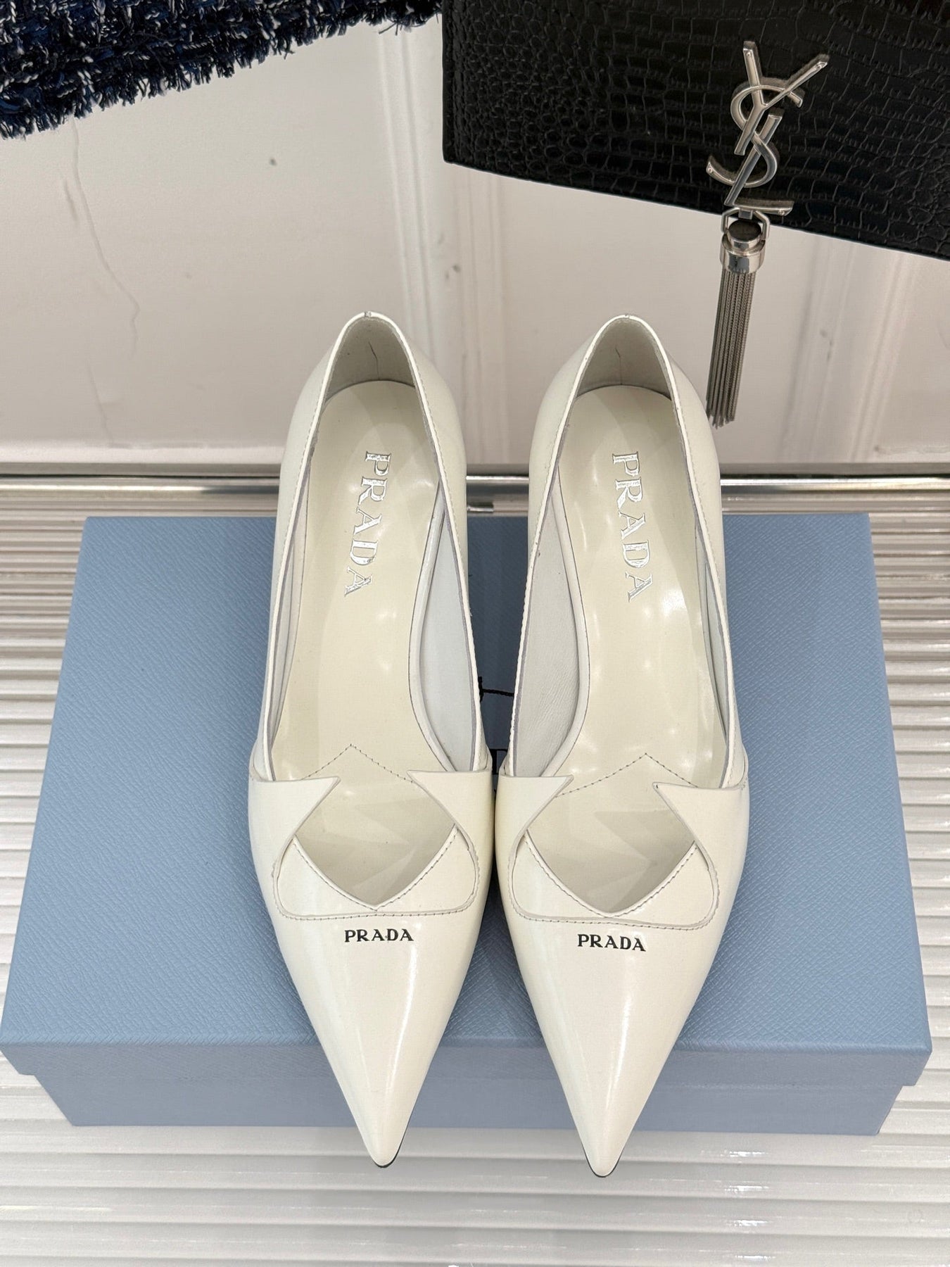 KITTEN HEEL PUMPS IN WHITE CALFSKIN