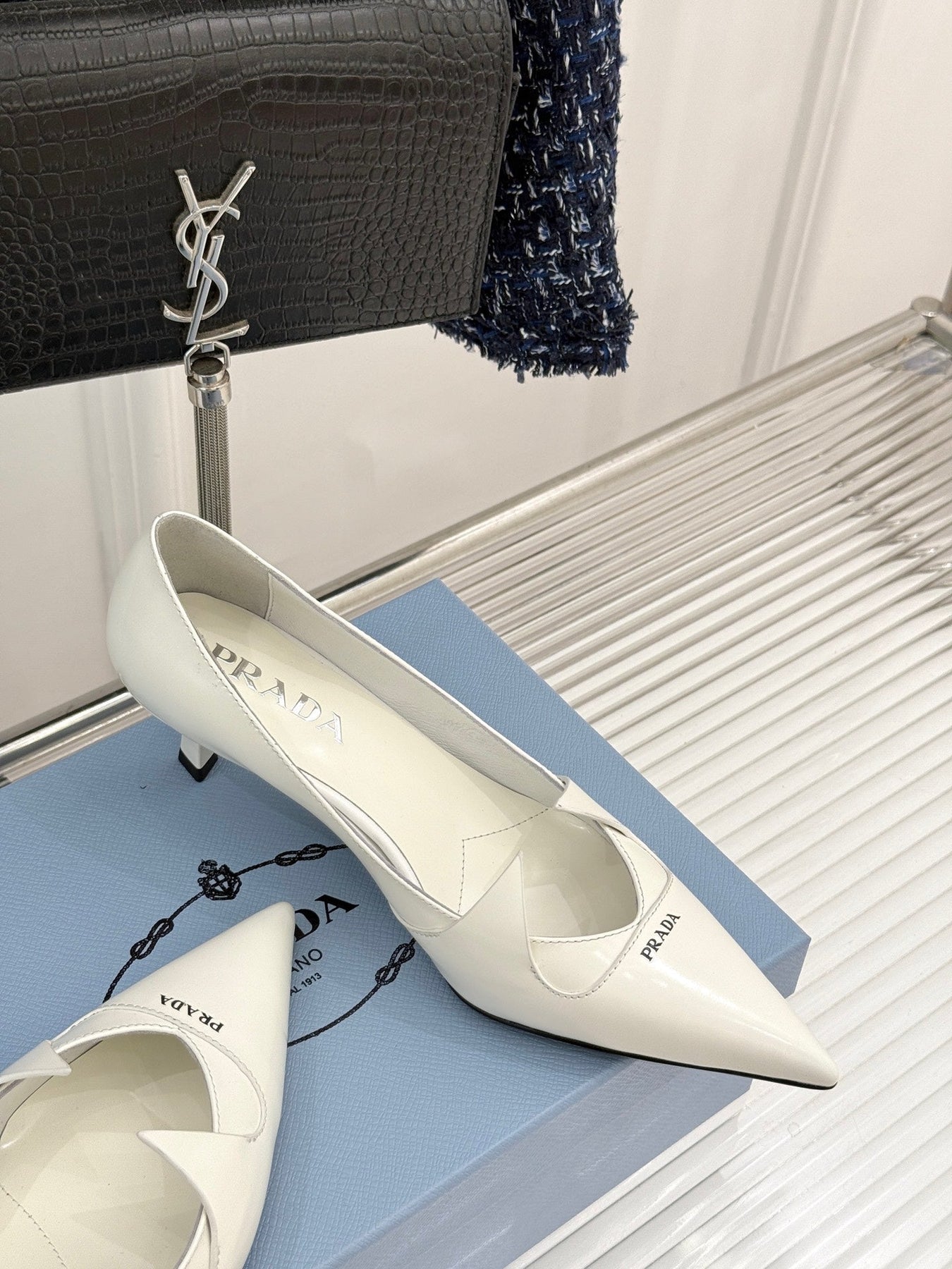 KITTEN HEEL PUMPS IN WHITE CALFSKIN