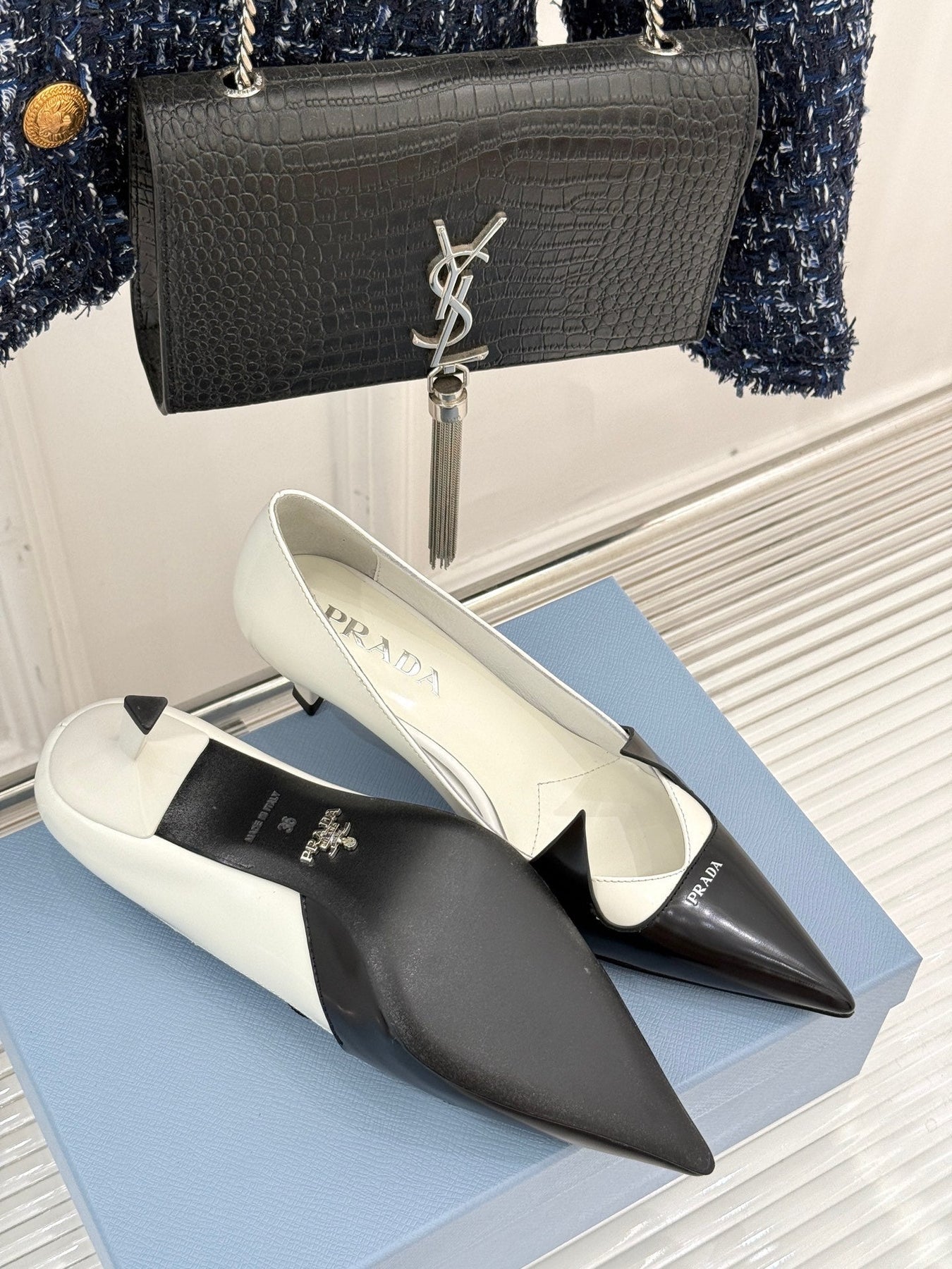 KITTEN HEEL PUMPS IN BLACK MIX WHITE CALFSKIN