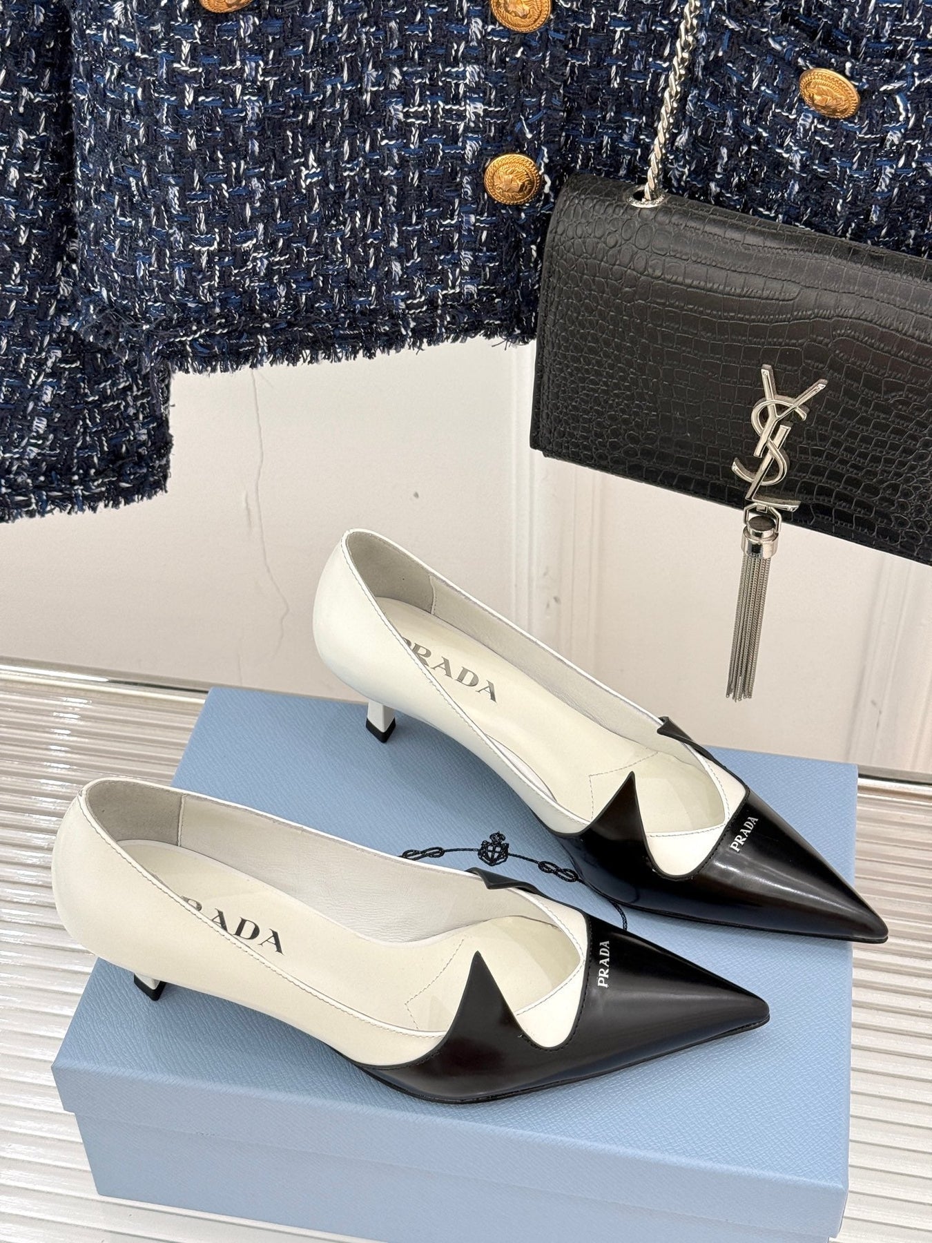 KITTEN HEEL PUMPS IN BLACK MIX WHITE CALFSKIN