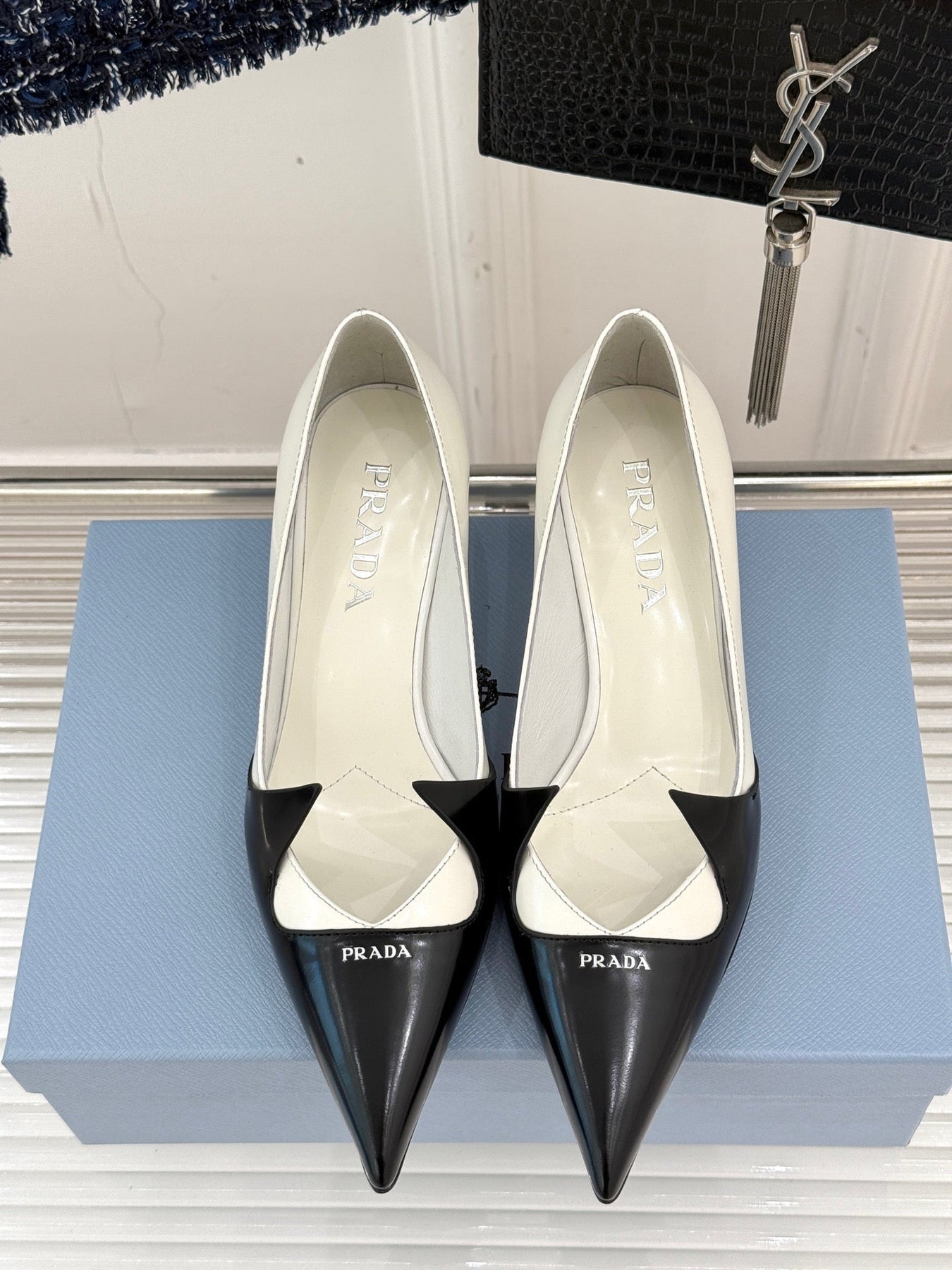 KITTEN HEEL PUMPS IN BLACK MIX WHITE CALFSKIN