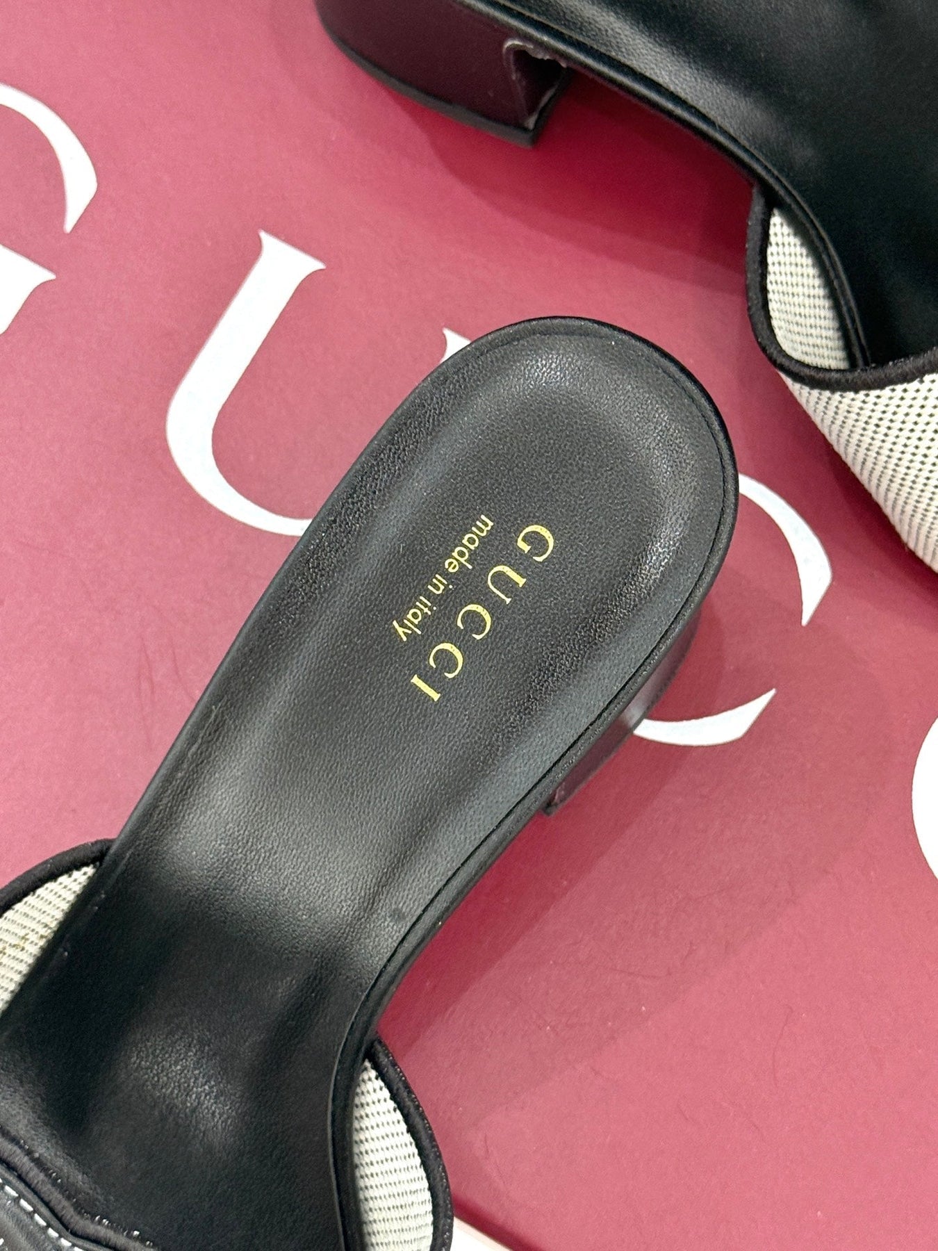 MID-HEEL MULE IN BLACK CALFSKIN AND CREAM WHITE FABRIC