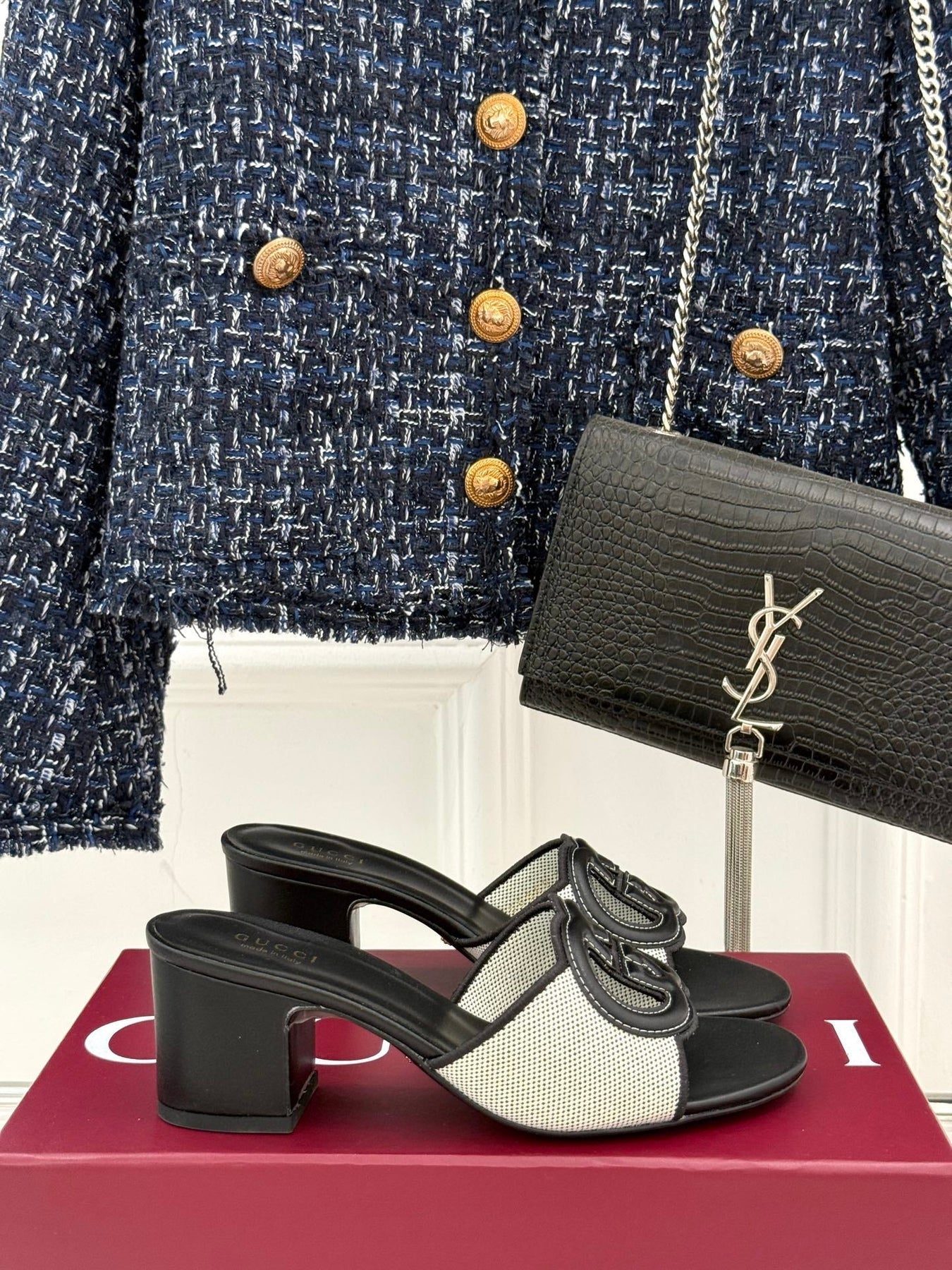 MID-HEEL MULE IN BLACK CALFSKIN AND CREAM WHITE FABRIC