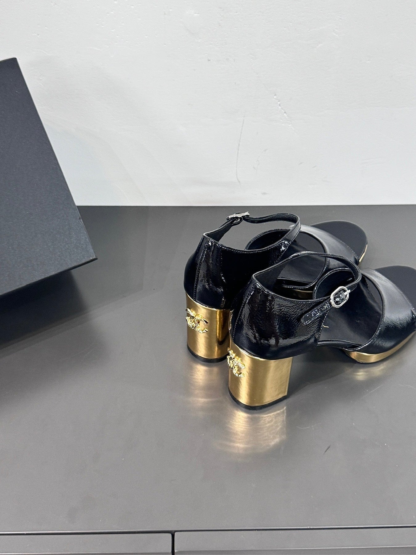 BLOCK HEEL SANDALS BLACK SHEEPSKIN