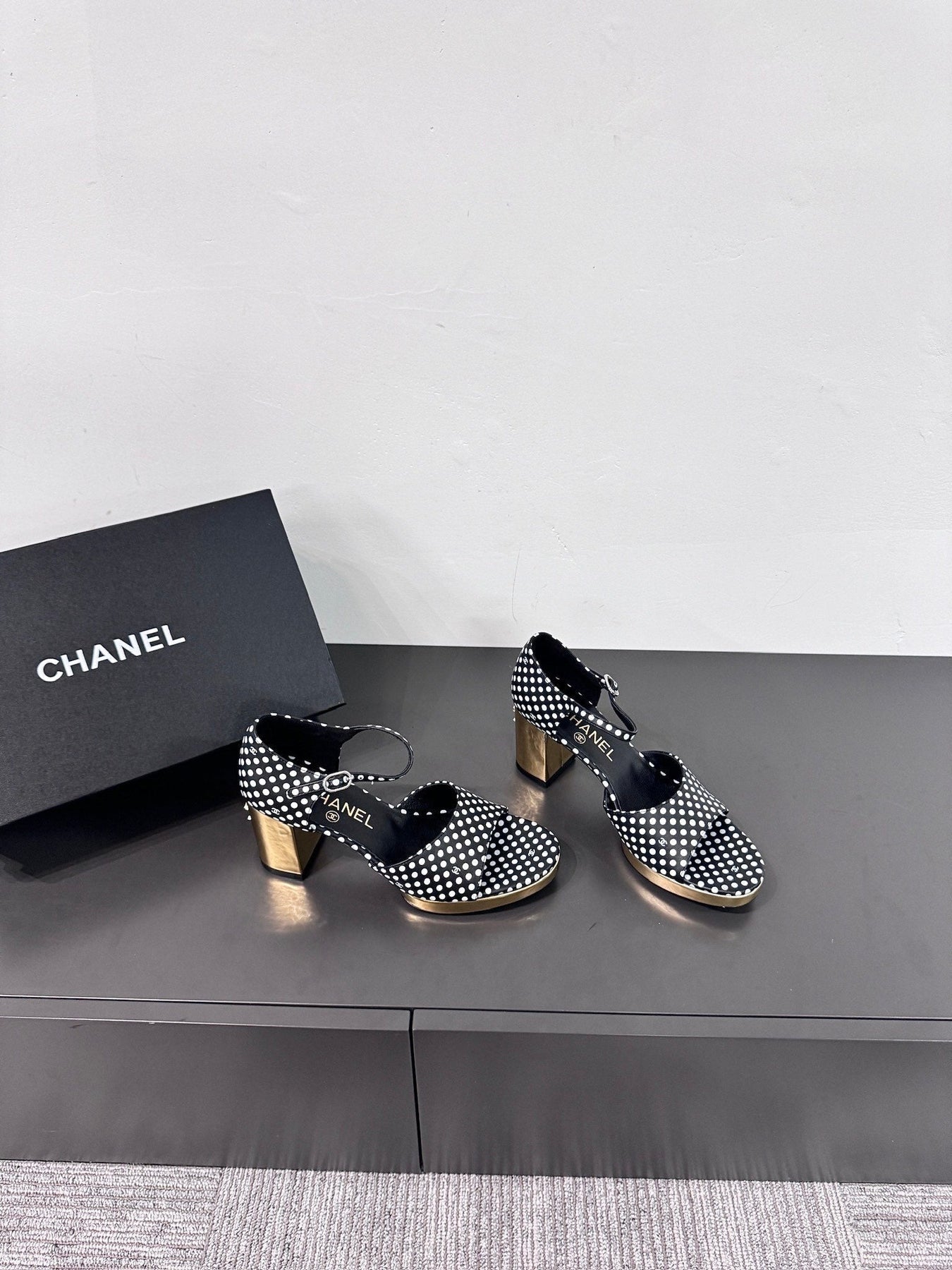 BLOCK HEEL SANDALS BLACK POLKA DOT SHEEPSKIN