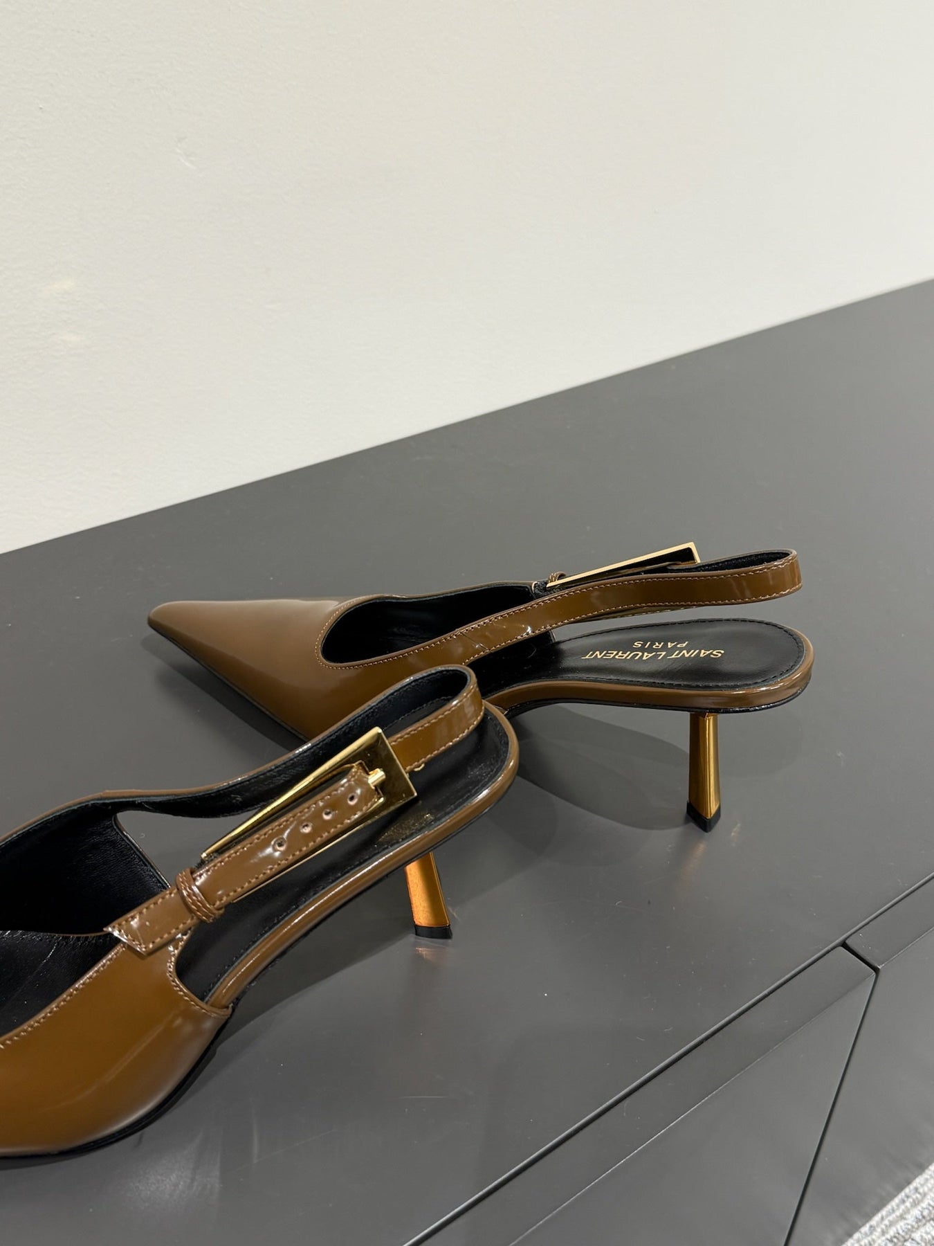 LEE SLINGBACK PUMPS 75 MM IN COFFEE BROWN PATENT CALFSKIN