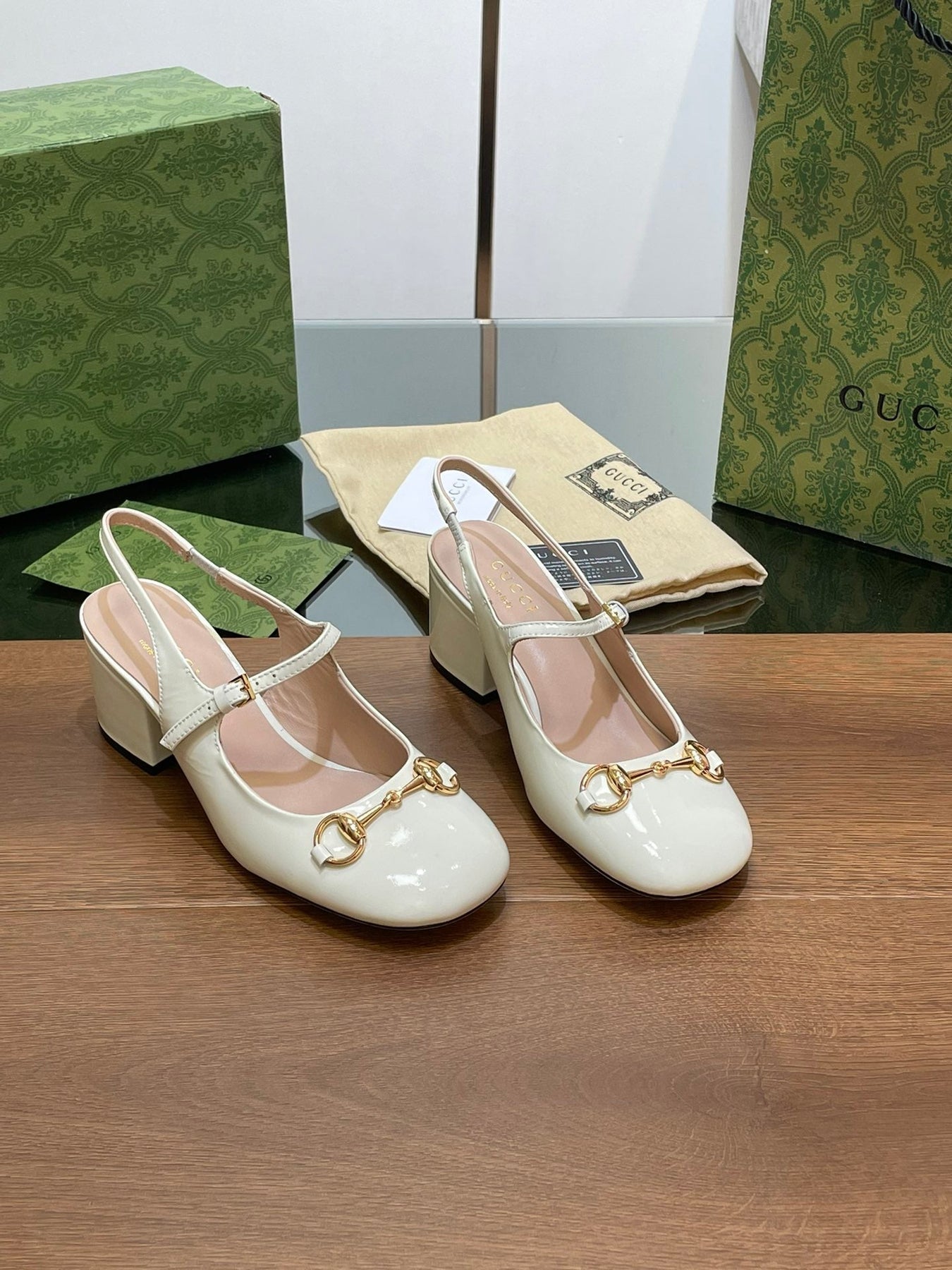 GG HORSEBIT PUMP WHITE LAMBSKIN