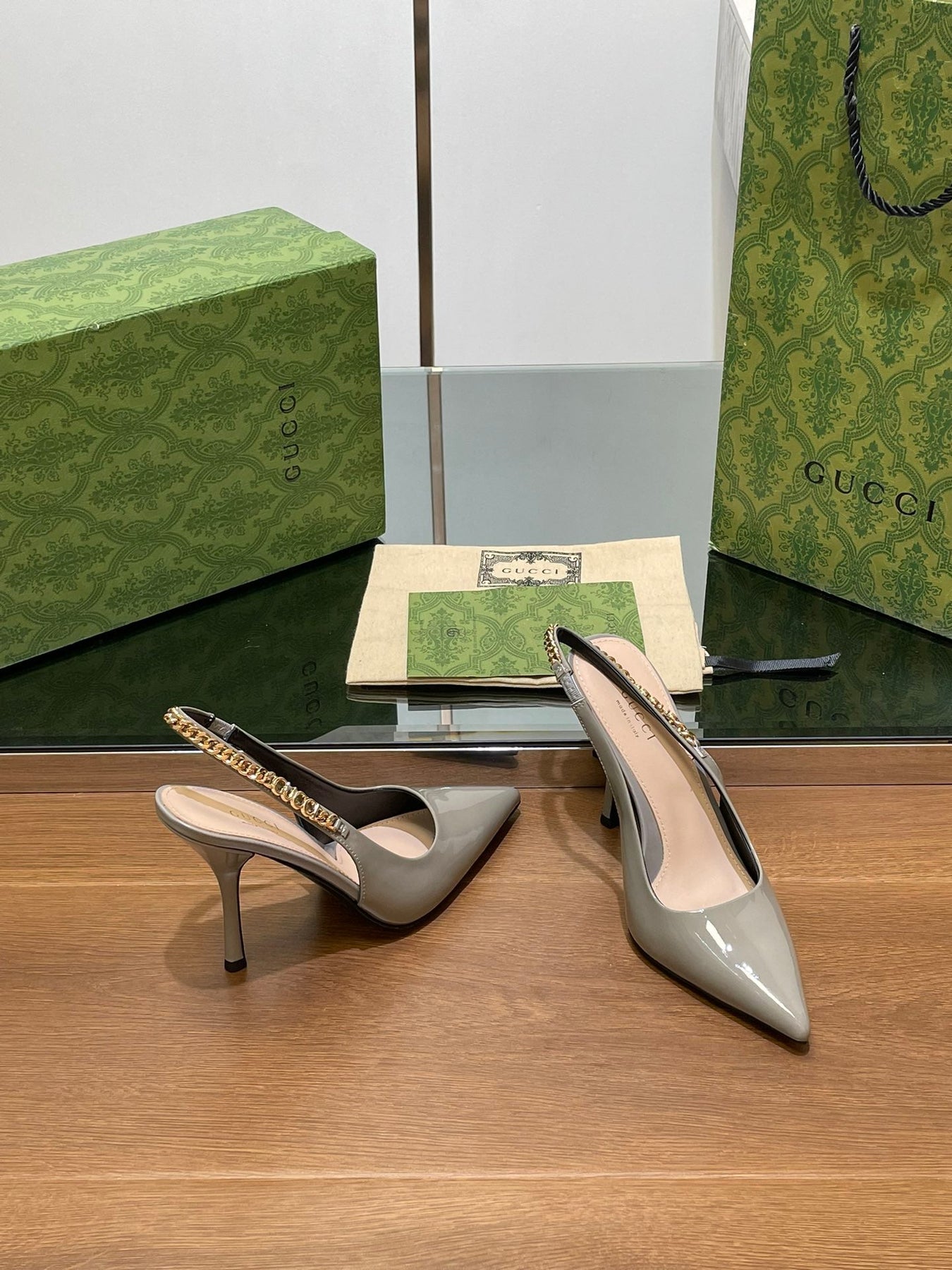 GG HIGH SLINGBACK 10.5 CM IN DOVE GREY GLOSSY CALFSKIN WITH GOLD HARDWARE