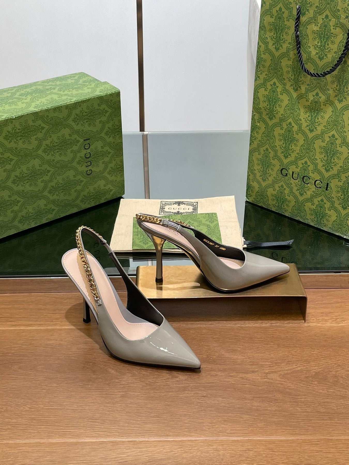 GG HIGH SLINGBACK 10.5 CM IN DOVE GREY GLOSSY CALFSKIN WITH GOLD HARDWARE
