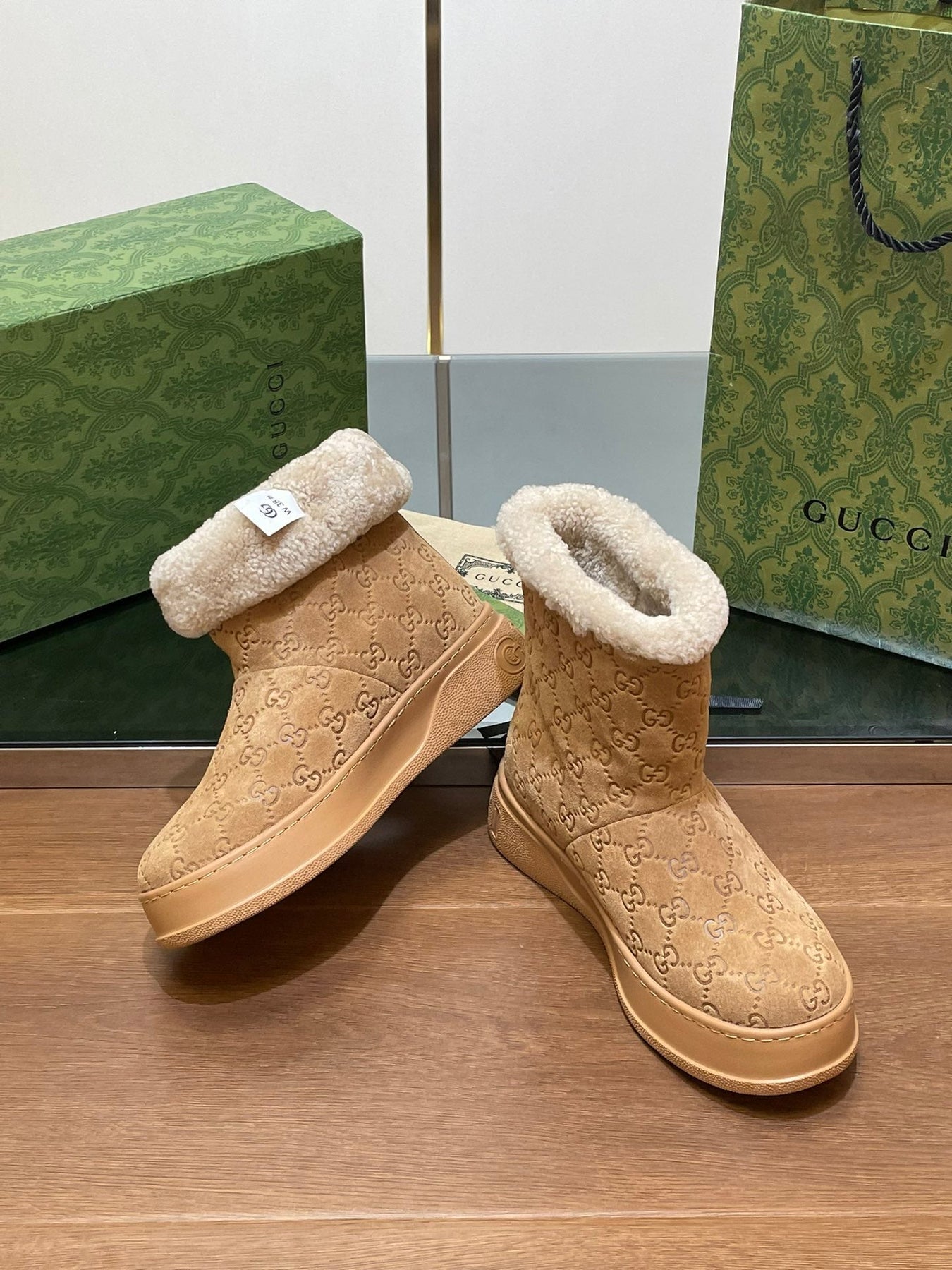 GG SNOW BOOTS IN CIDER BROWN EMBOSSED SUEDE AND BEIGE WOOL LINING