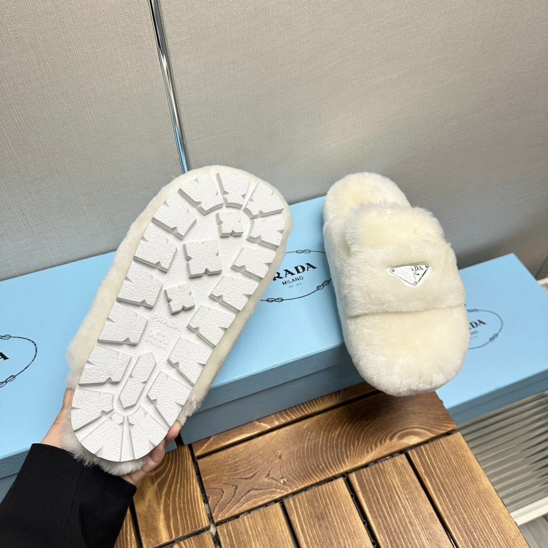 FLAT MULES IN WHITE RABBIT FUR