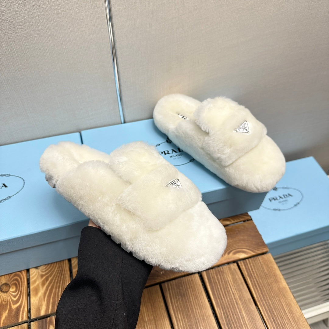 FLAT MULES IN WHITE RABBIT FUR